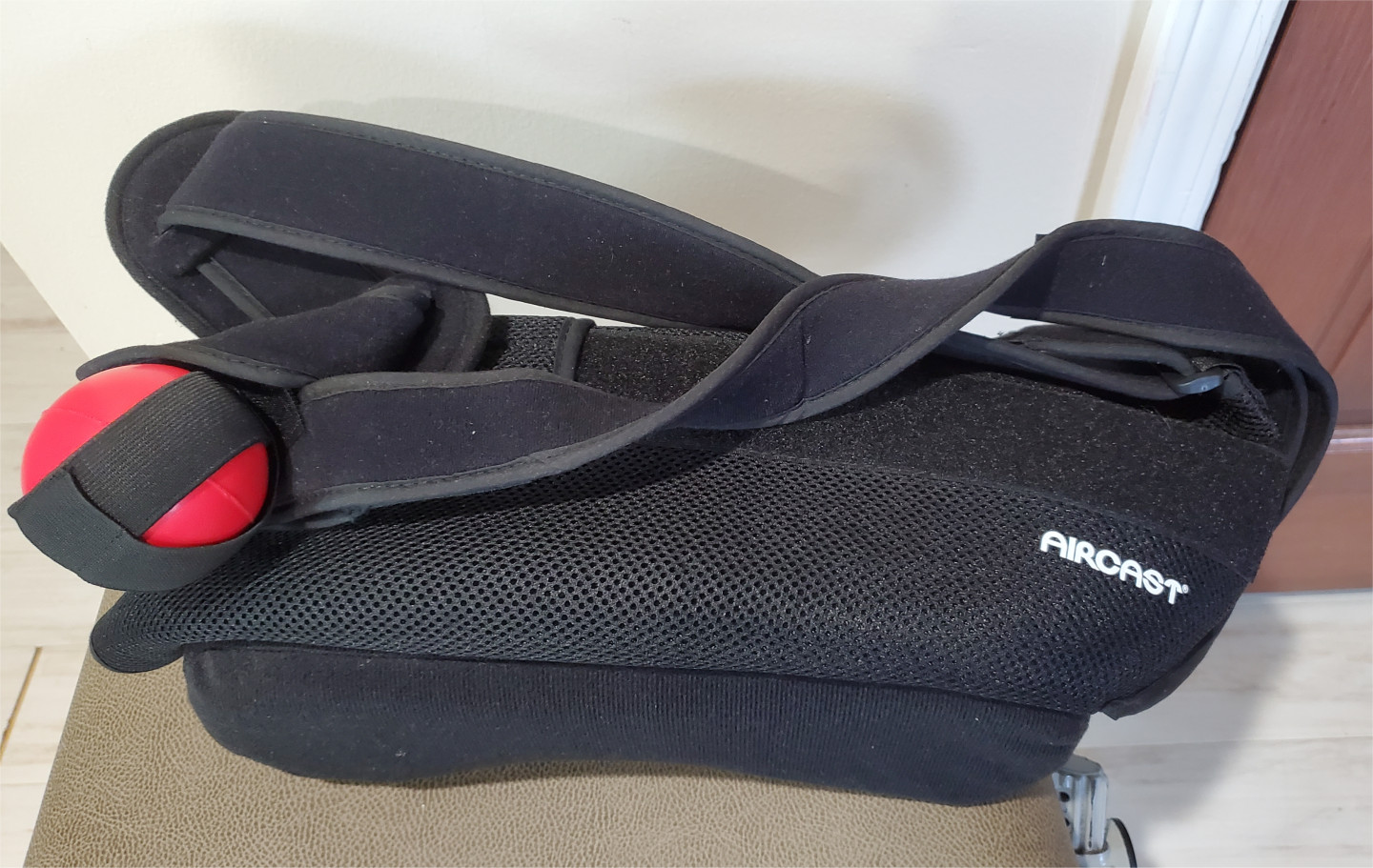 AIRCAST Quick Fit Arm Sling Shoulder Immobilizer Abduction Pillow Great Conditio
