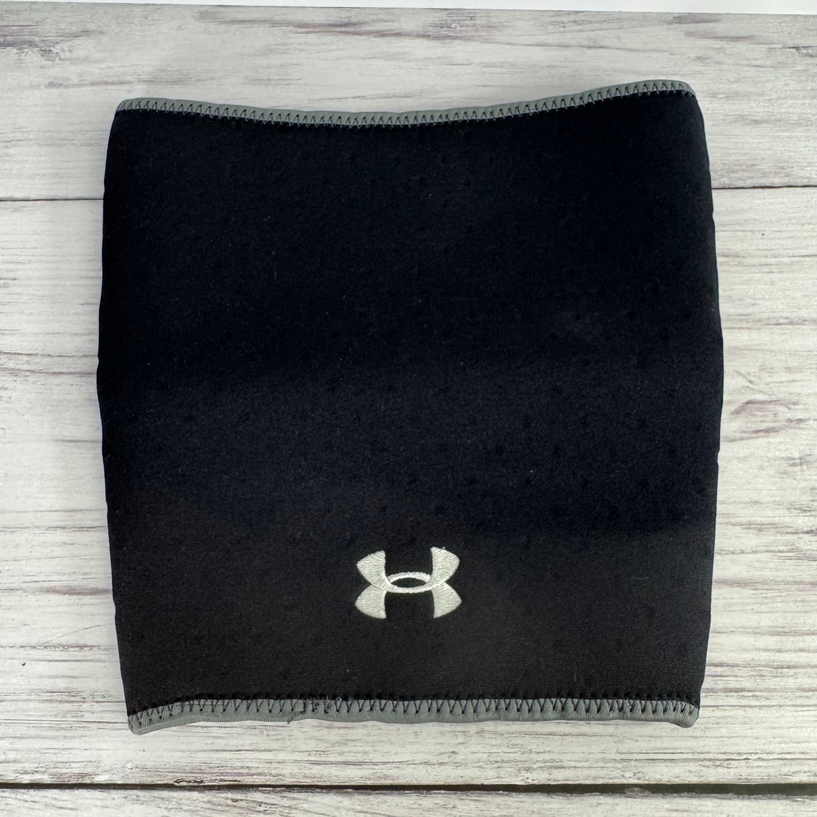 Under Armour Black Neoprene Compression Knee Sleeve Support Size M/L