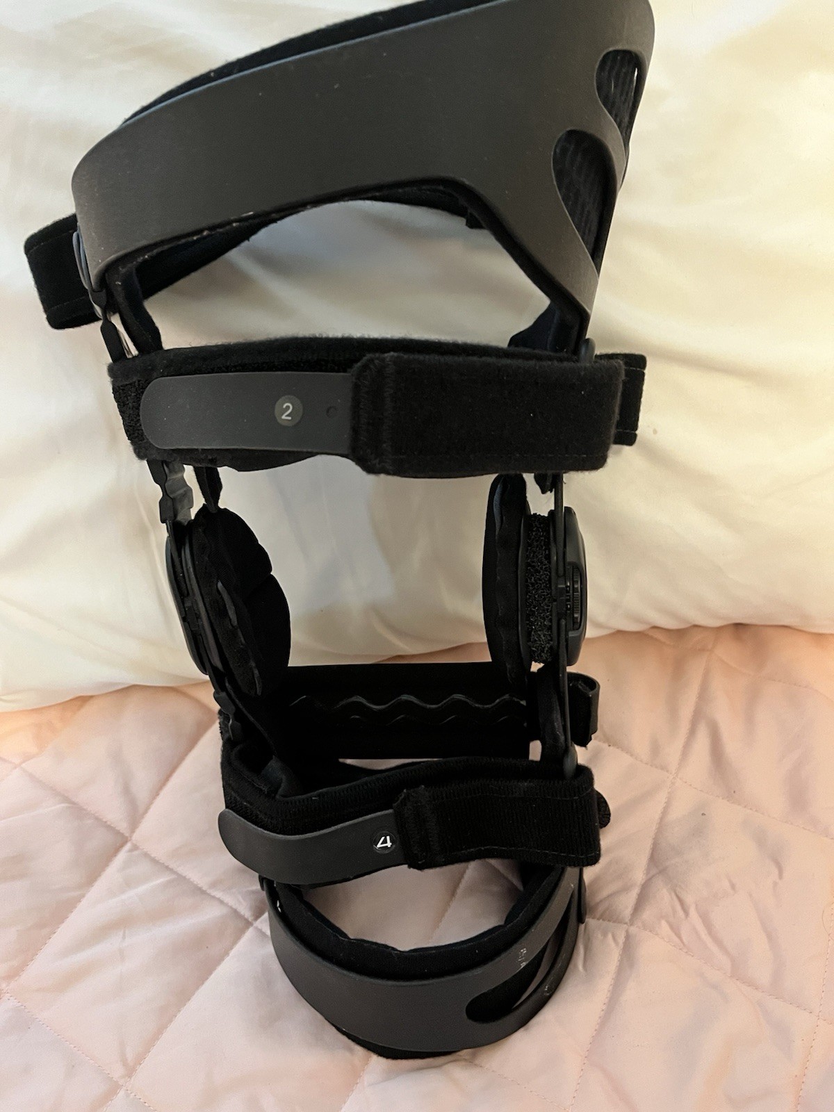 Breg Women’s Fusion Knee Brace With OA Unloading Dial Hinge Lg Left
