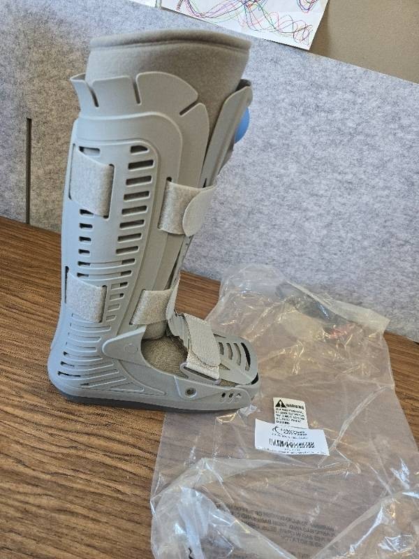 United Ortho 360 Air Walker Standard Fracture Boot Medium Grey Left/Right #16105
