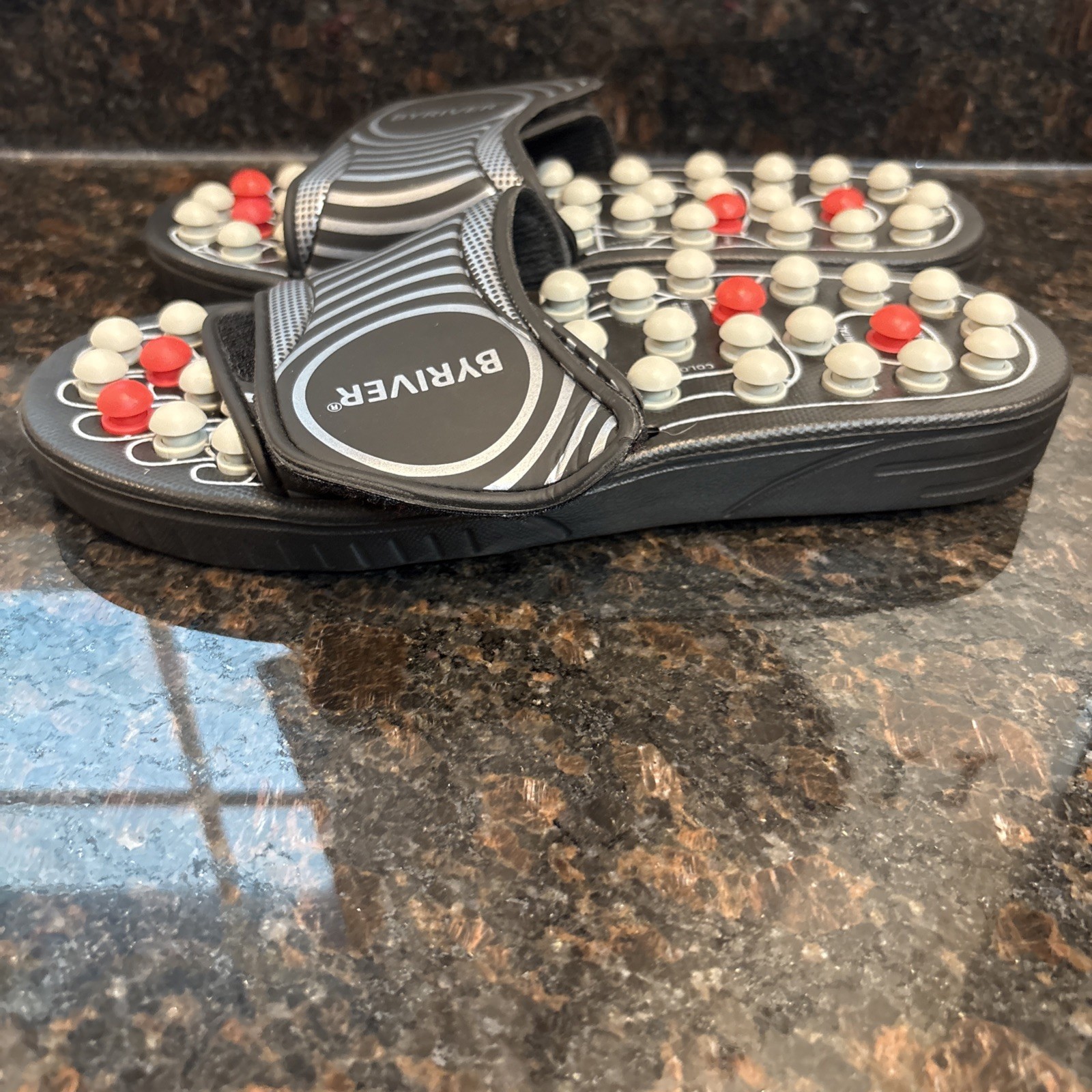 BYRIVER Tension Fatigue Relief Massager Men’s Medium Black Spring Slippers 8-10