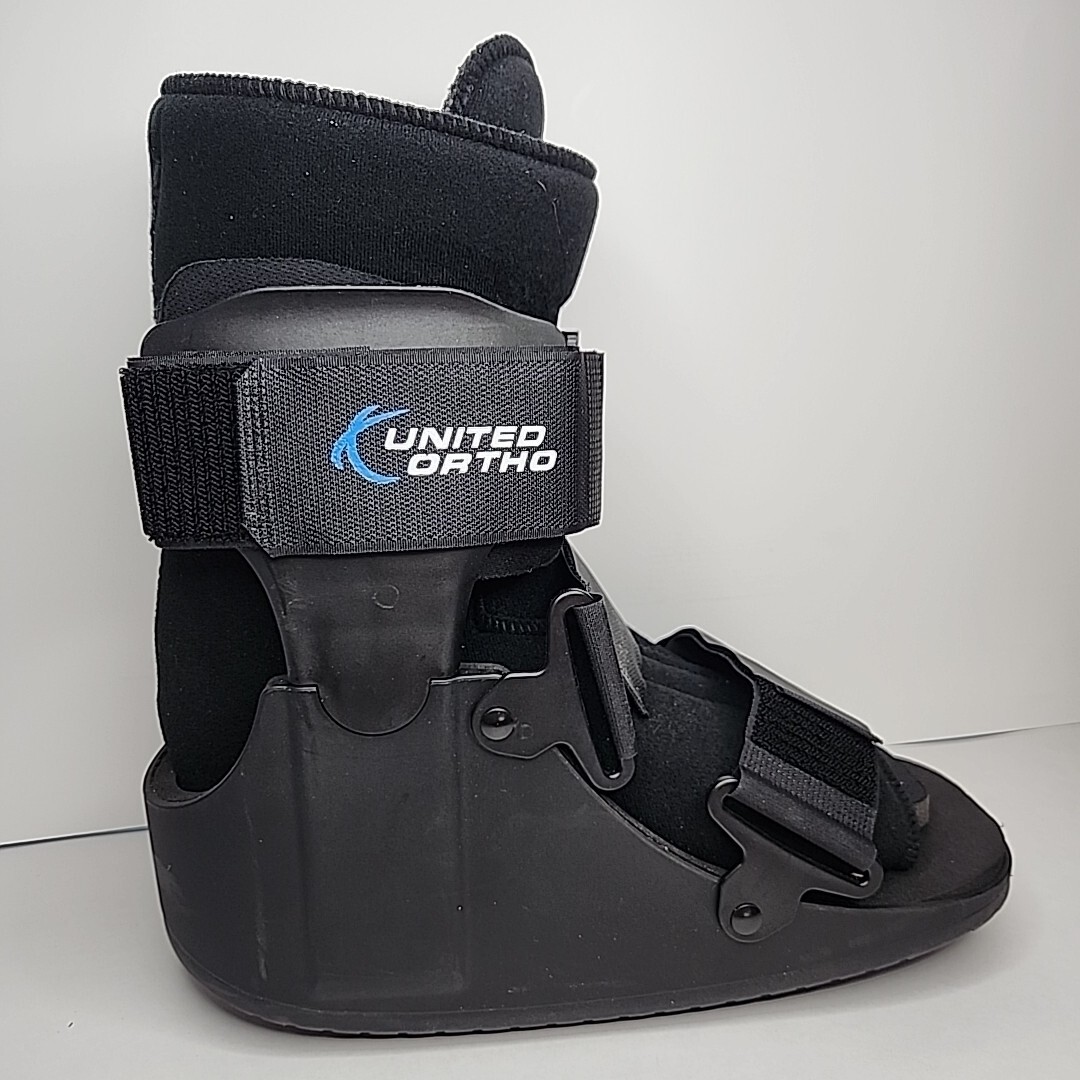 United Ortho USA14013 Short Cam Walker Fracture Boot, Medium, Black