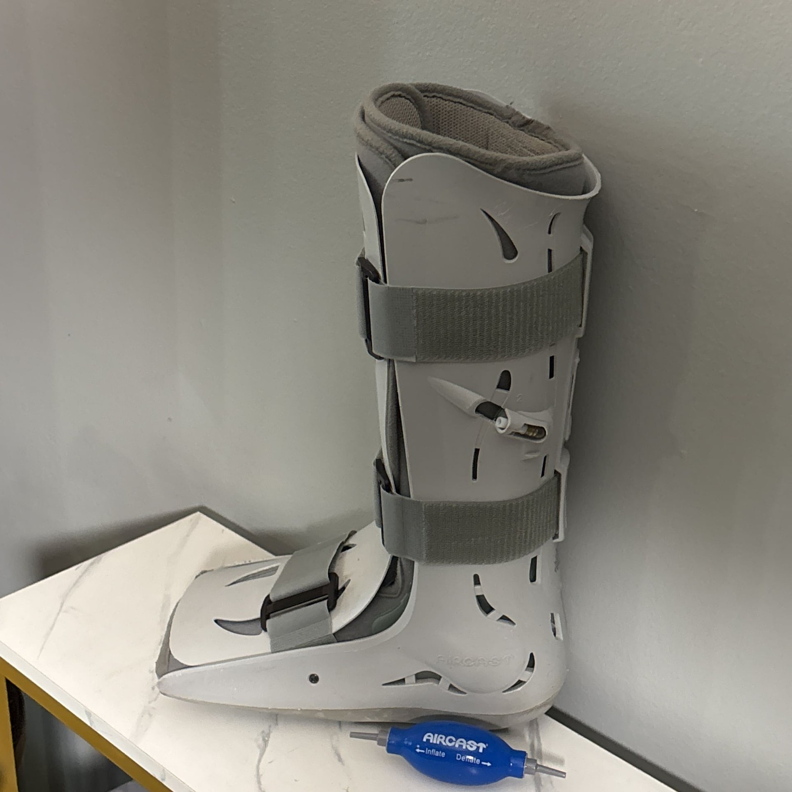 Aircast FP Walker Walking Boot, Medium with pump