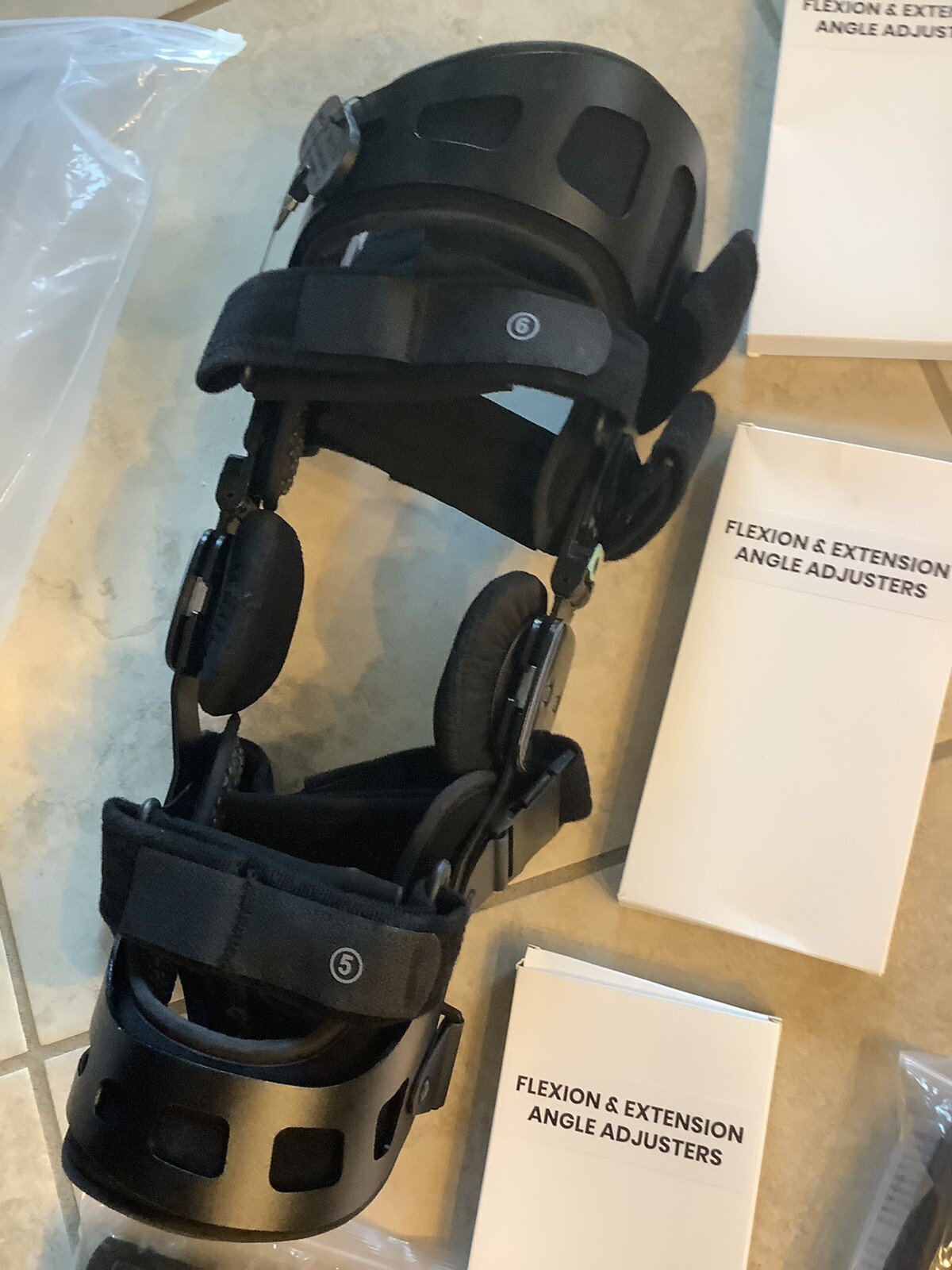Pair 2 Right And Left Medium Core tech Coretech 845 Knee Braces New W/ Sleeves