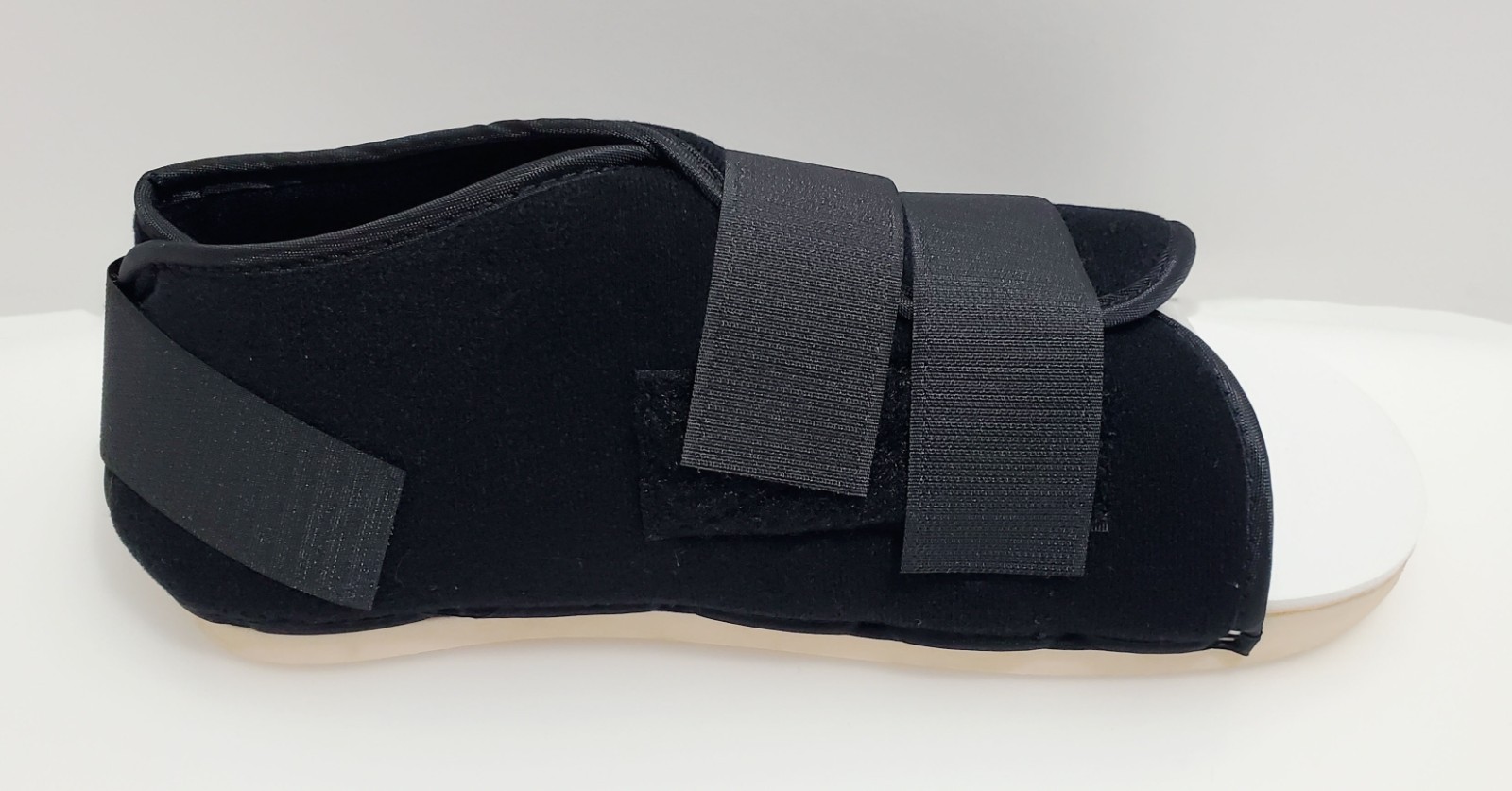 Men Medium Post-op Shoe – Closed Adjustable Heel – Black/White