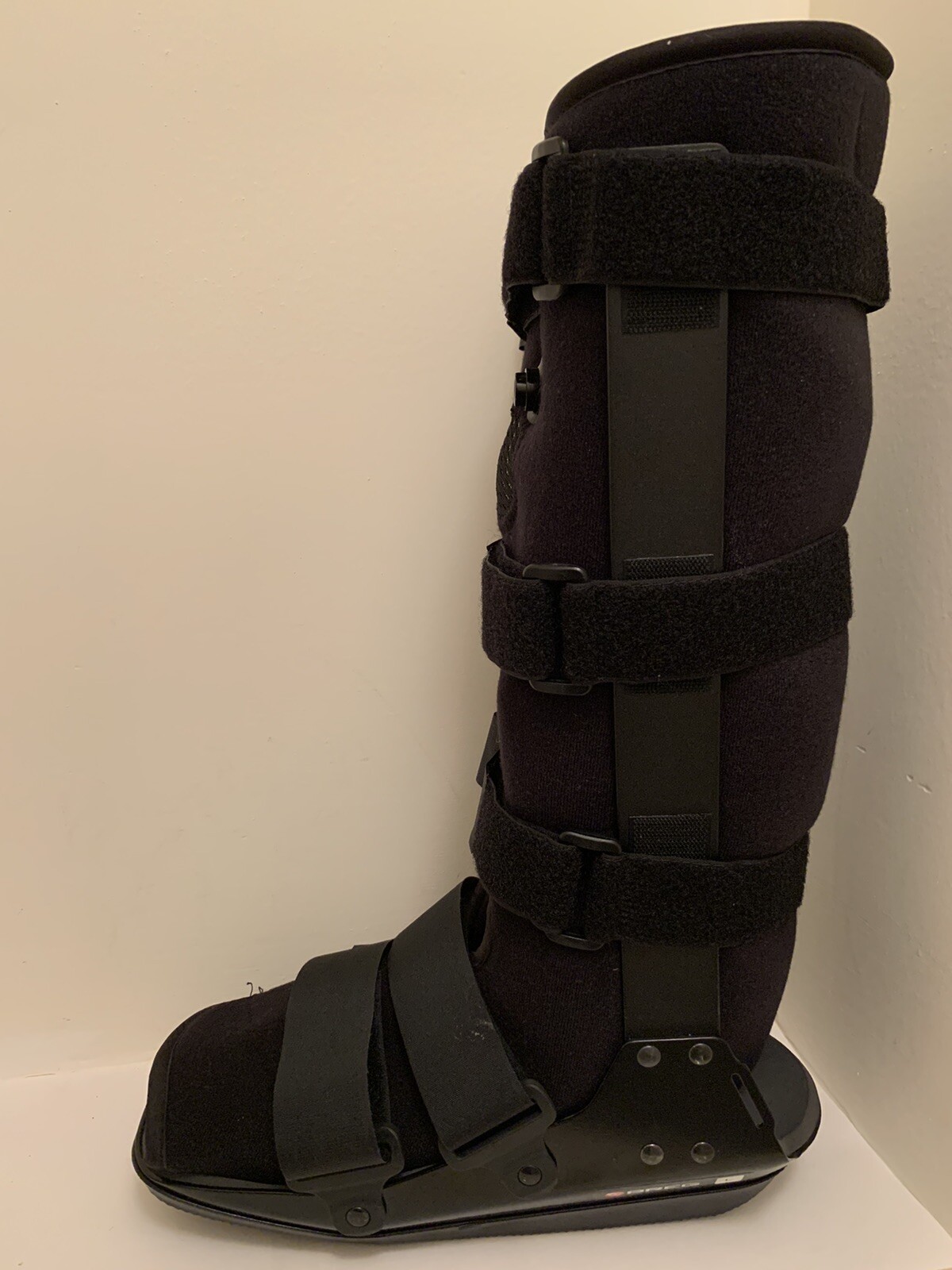 J Walker Plus Boot TALL Medium – With Air Pump Feature For Comfort .Very Clean.