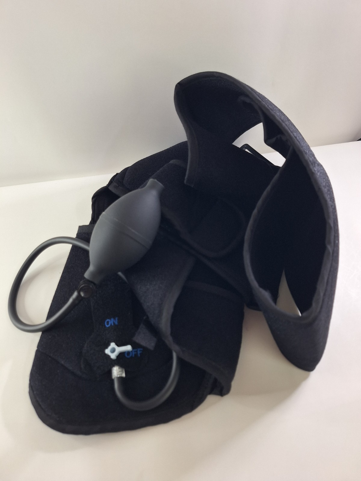 Medi Universal Arm Sling Shoulder Immobilizer w/ Air Pump & Cold Therapy Pad EUC