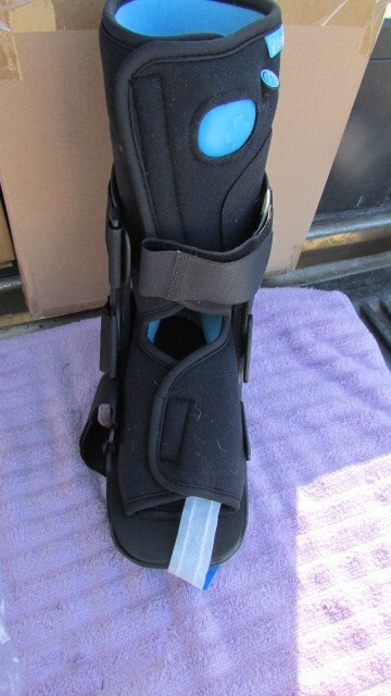 NEW Coreline Pneumatic High Walker Boot XL With Metal Uprights CL0184