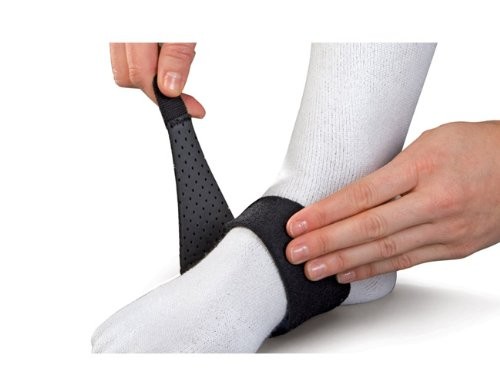 Mueller Arch Support Adjustable Strap – One Size Fits Most – Black