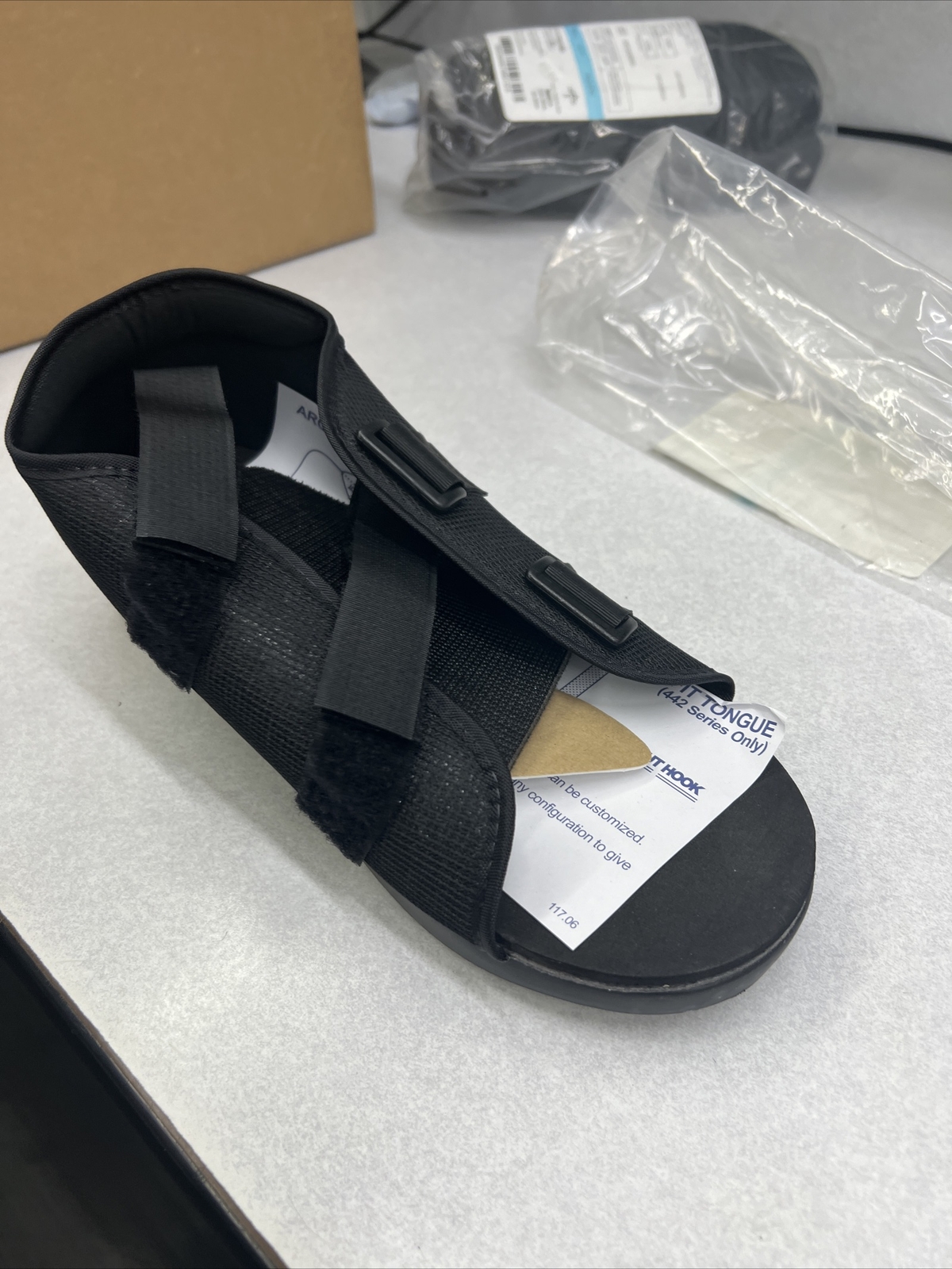 Medline Small Mens Semi Rigid ORT 30300MS Post Op Shoe
