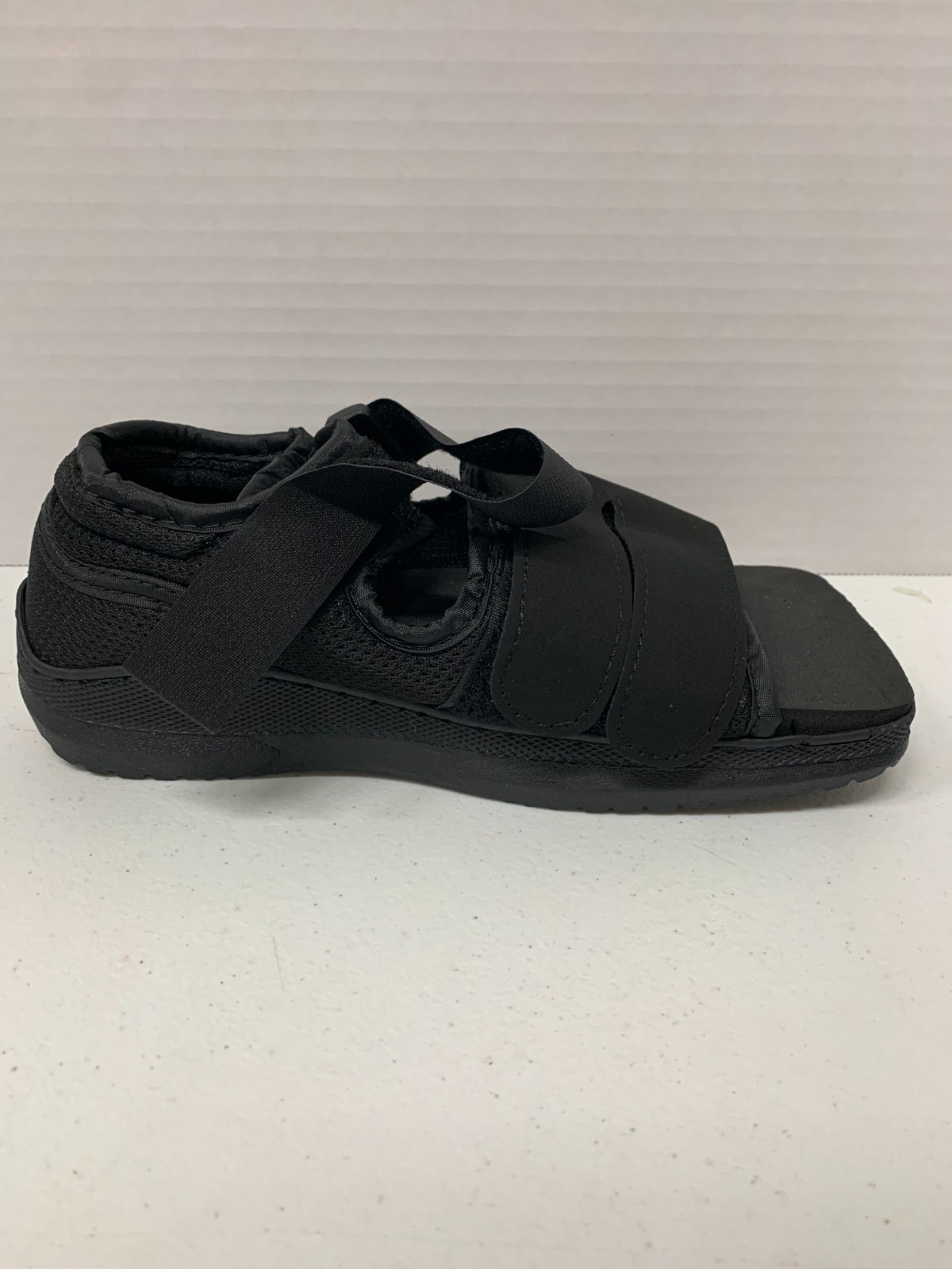 Darco Healing shoe womens size small post op shoe, hook a loop strap