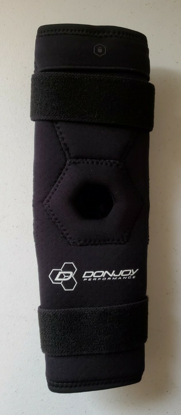 DonJoy Performance BIONIC Knee Support Brace: Black, Small