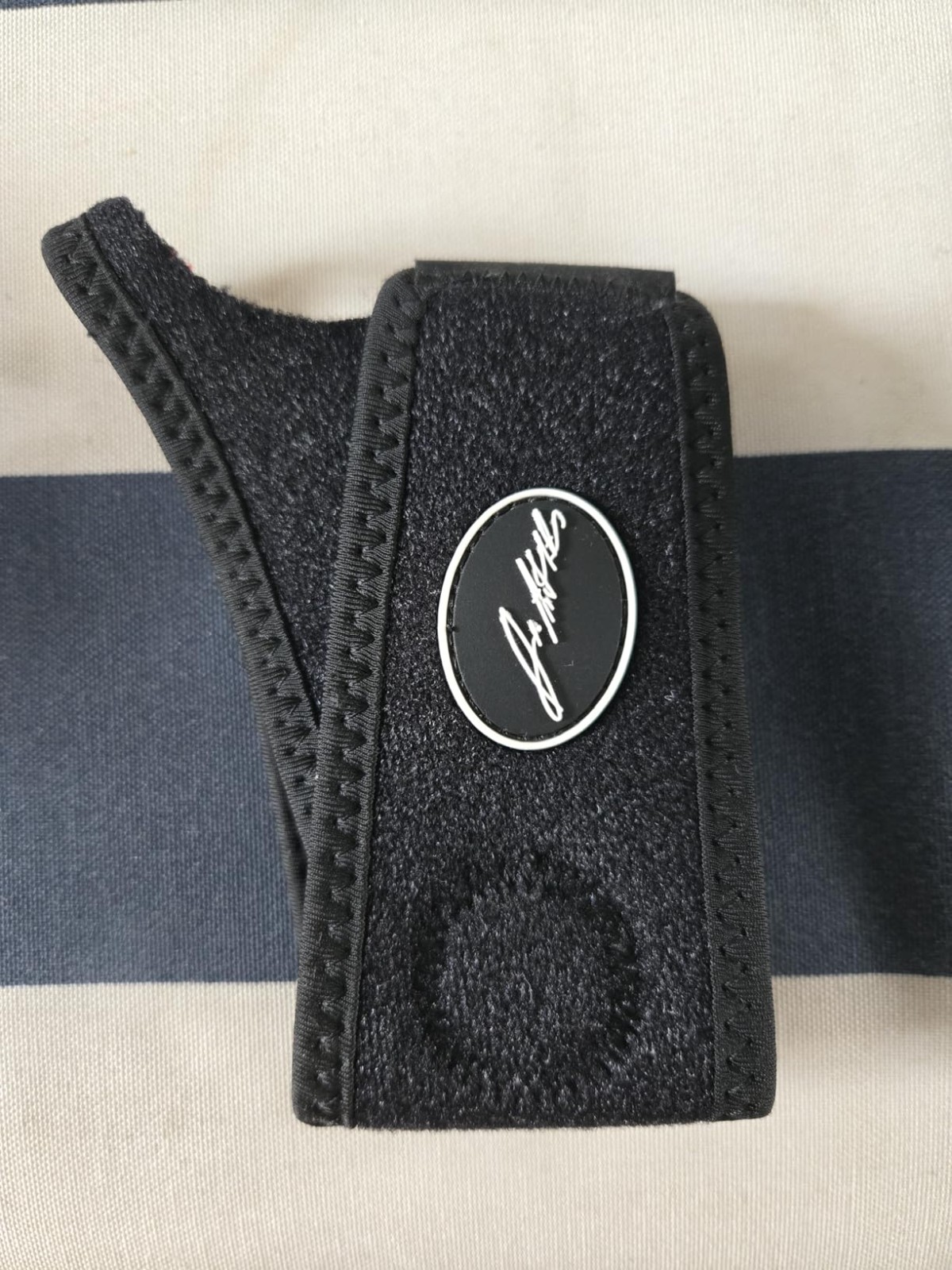 Lightweight Wrist Brace for Tendonitis & Sports – Includes Handy Exercise Guide