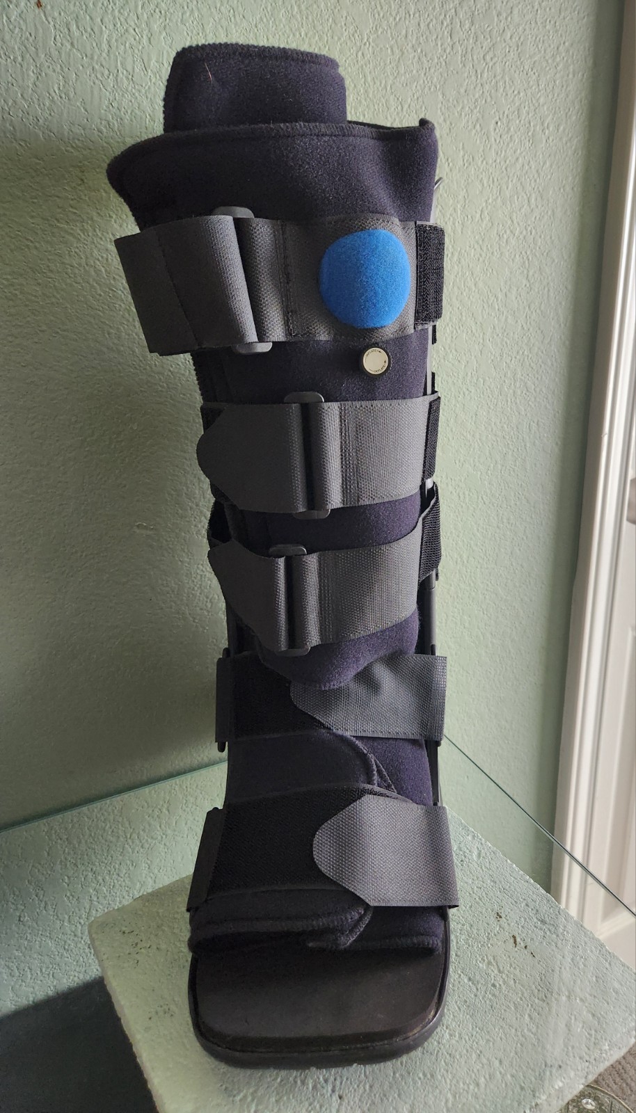 Ossur Form Fit Air Walker Boot Tall Size Medium Right or Left Pre-owned