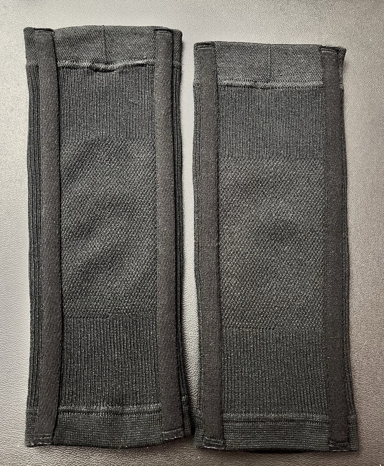 Incrediwear Knee Sleeve Pair Med Black Compression Support Brace – Used
