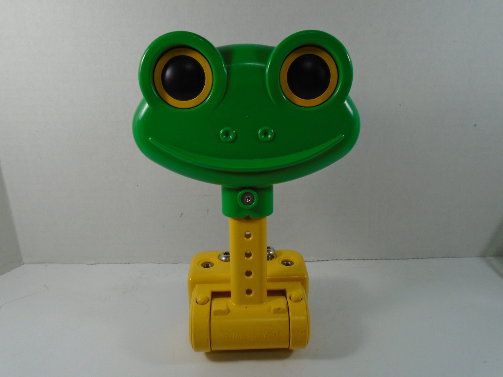YISHIBAO–SITTING POSTURE CORRECTOR (LOOK) FROG DESIGN
