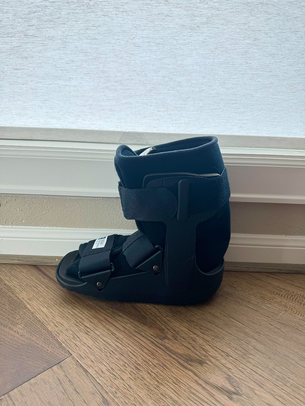 Low Top Air Walker Brace / Walking Boot – Black, Medium