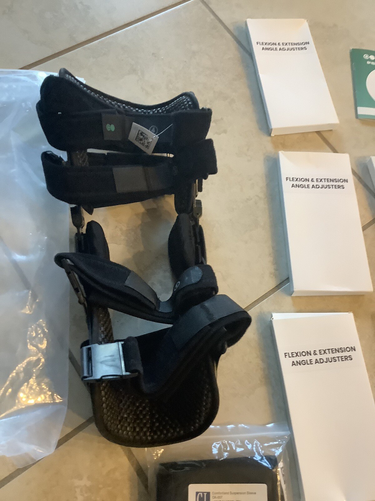 Pair 2 Right And Left Medium Core tech Coretech 845 Knee Braces New W/ Sleeves