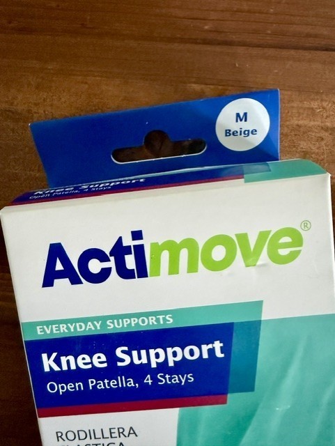 NIB Actimove Knee Support Brace Open Patella 4 Stays – Size M