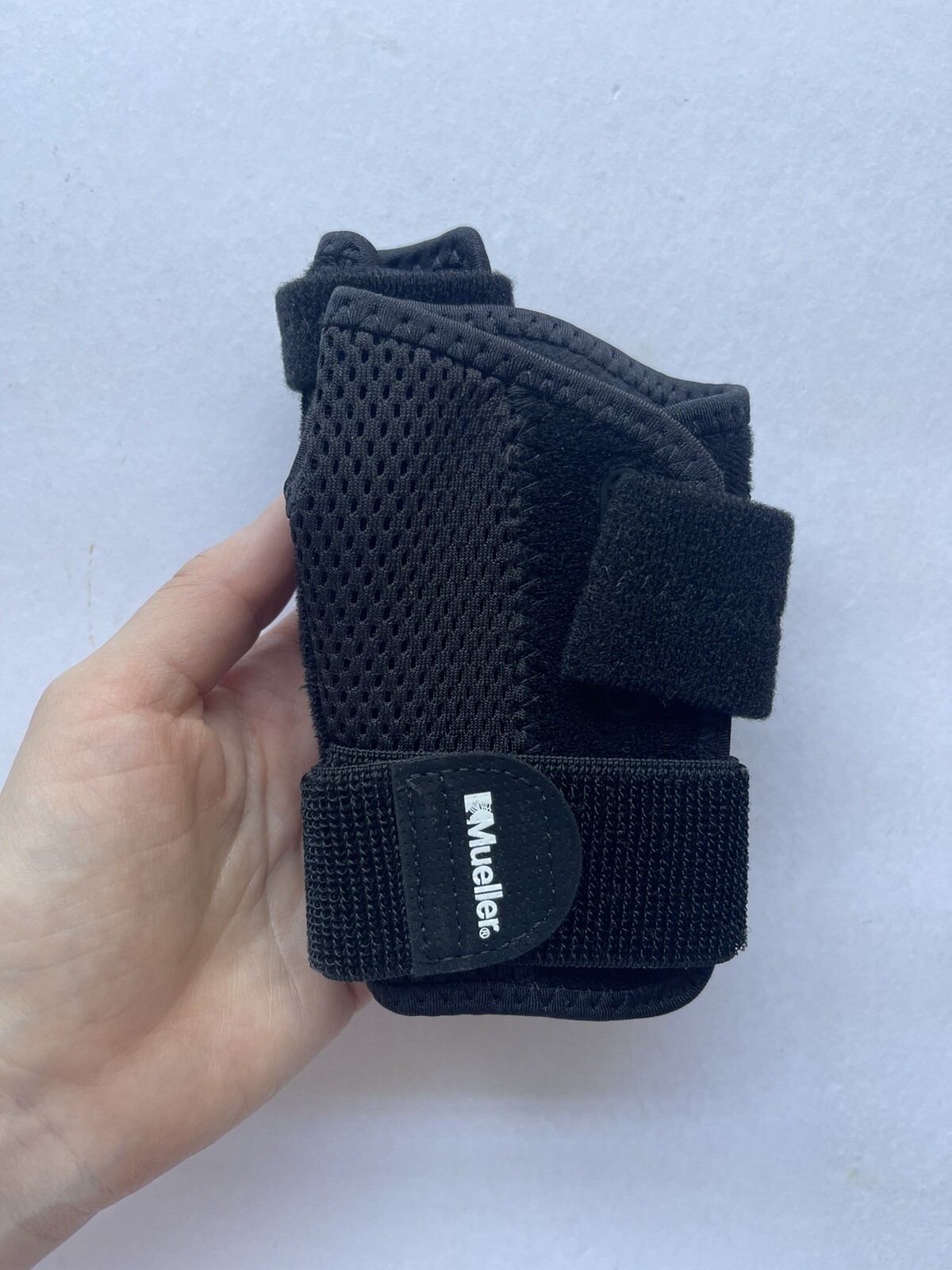Open Box Mueller Reversible Thumb, Wrist Stabilizer