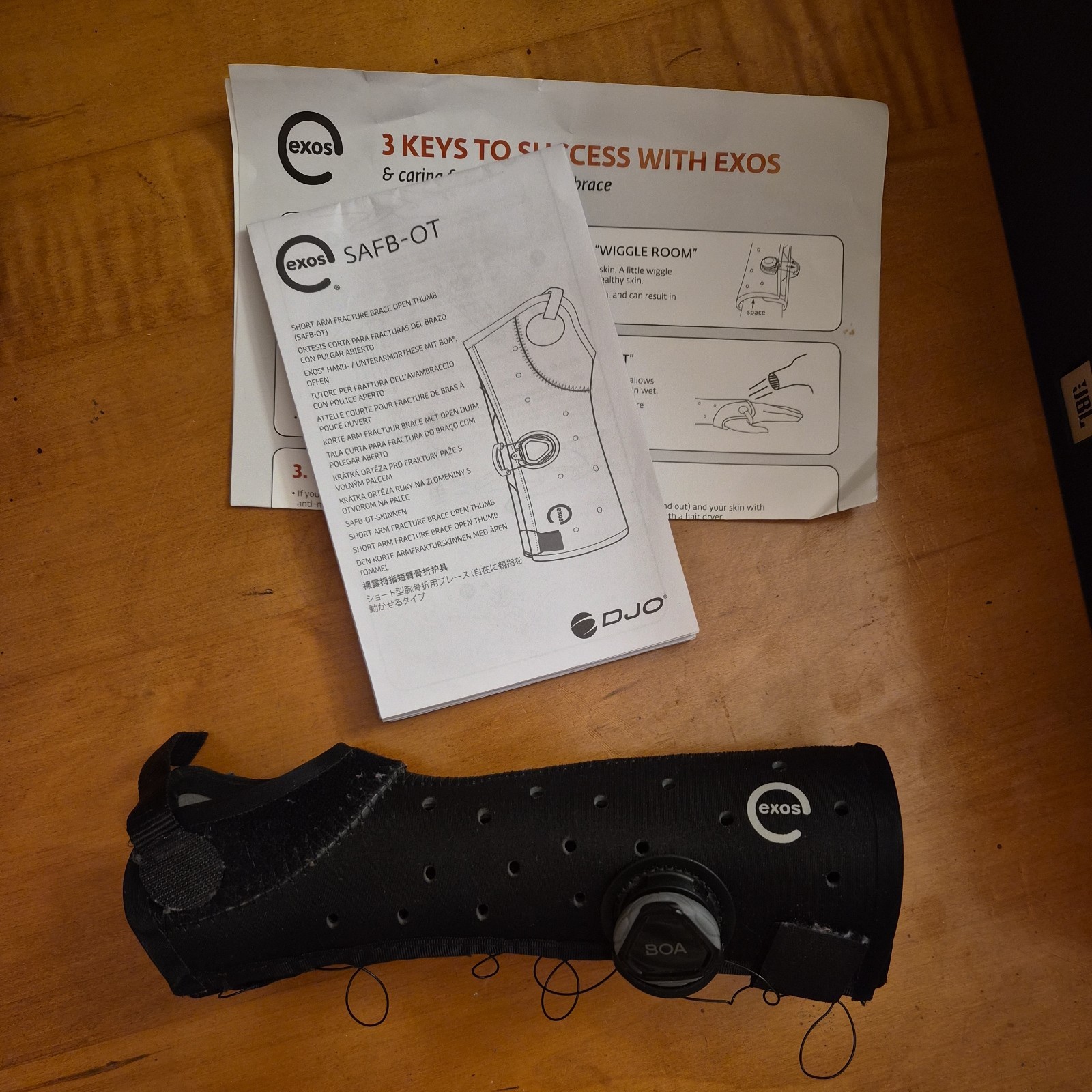 EXOS BOA Closure Short Arm Fracture Brace Removable Left Wrist Open Thumb sz XS