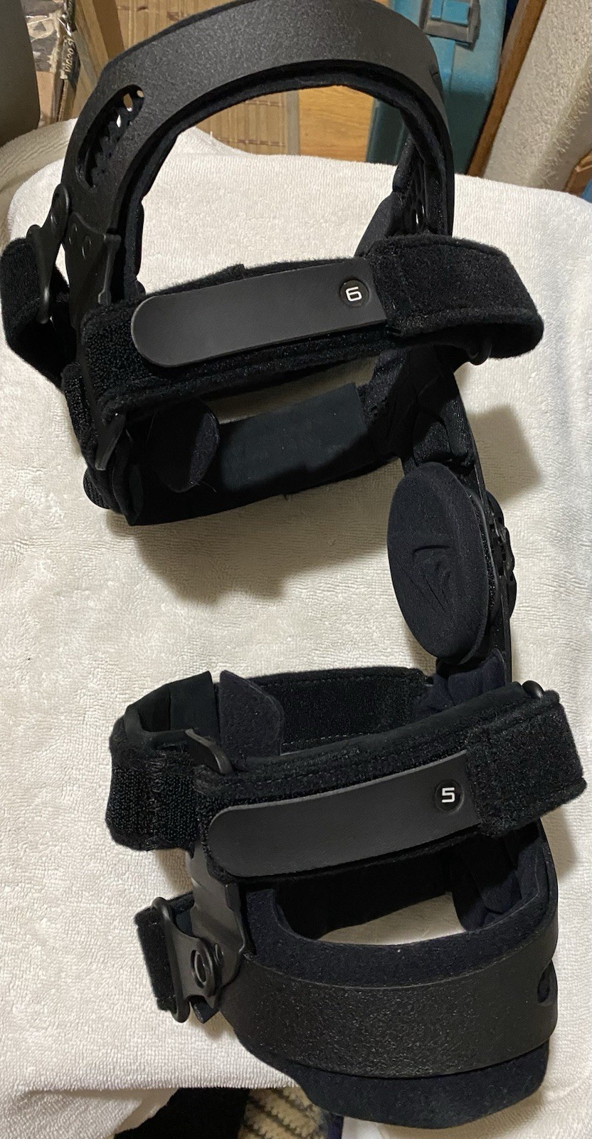 Breg Solus OA Plus Left Medium Knee Brace Stabilizer Adjustable Secure XTRA PAD