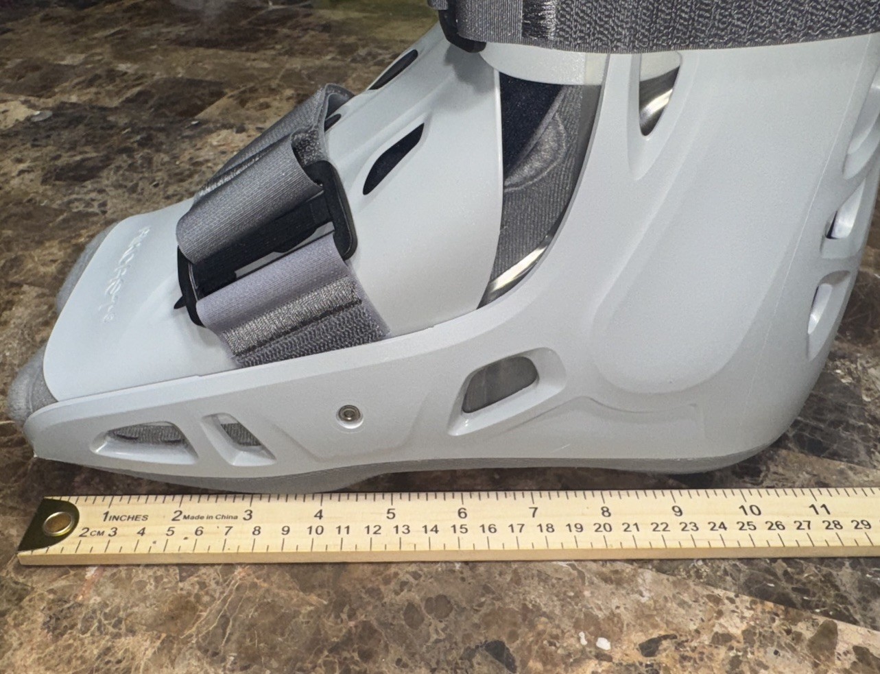 Aircast Softstrike Walking w/ Pump Boot DJO LLC – Size Medium – Air Cast Boot