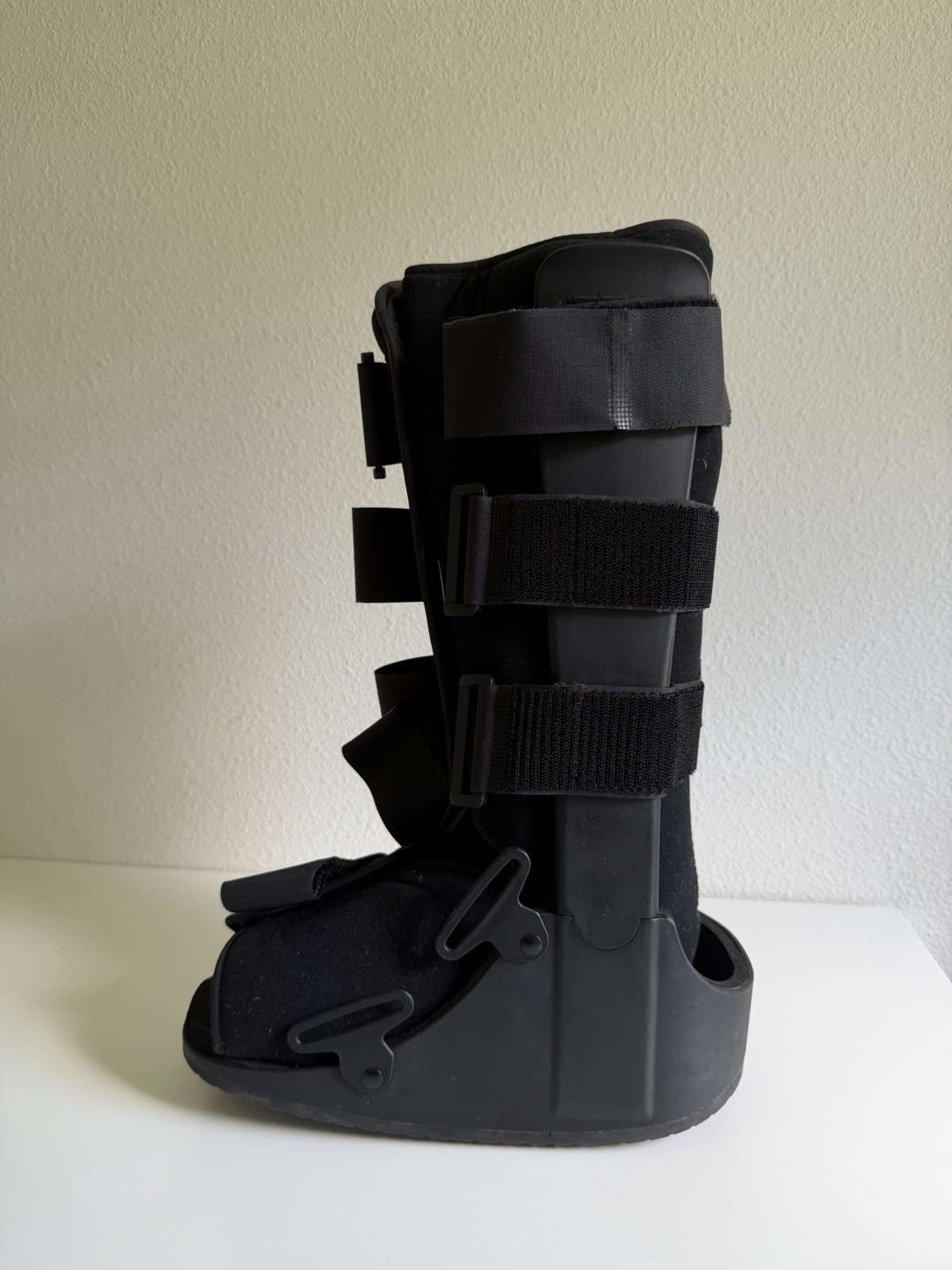 United Ortho Adjustable Walking Boot for Foot/Ankle/Leg, Black Size L