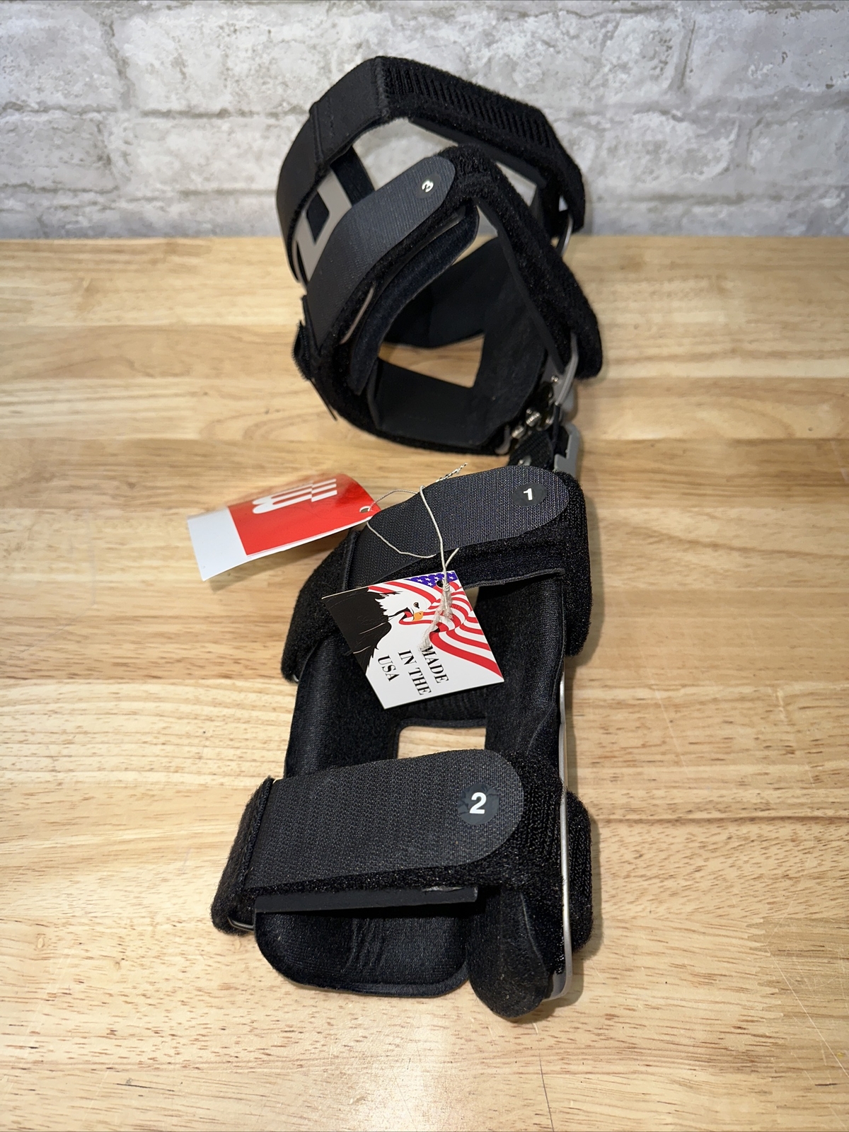 Bledsoe Thruster 3, Lateral, SIZE , XS , Right 4 Straps Black Knee Brace