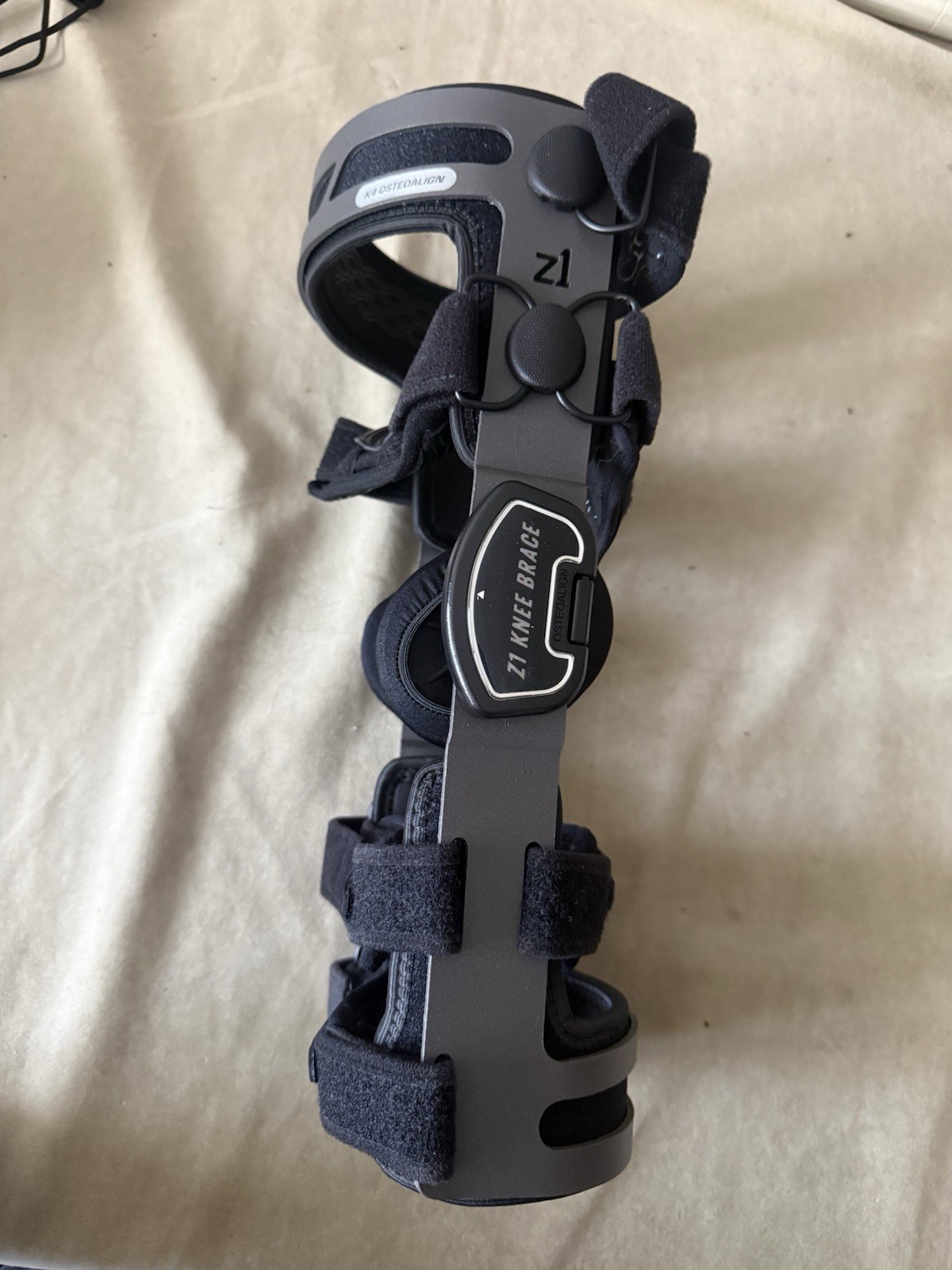 Z1 K4 OsteoAlign Hinged Knee Brace Support for ACL, MCL, Arthritis (OA) – Medium
