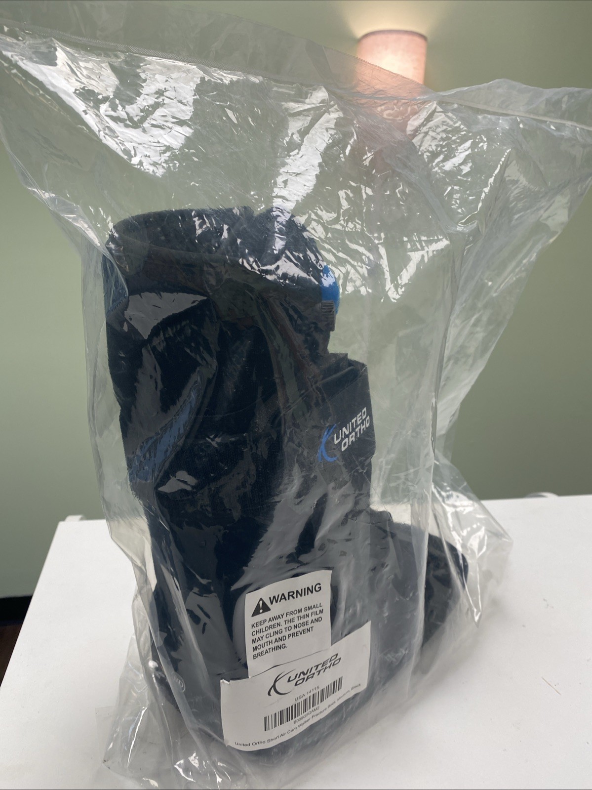 United Ortho USA14115 Short Air Cam Walker Fracture Boot, Medium, Black