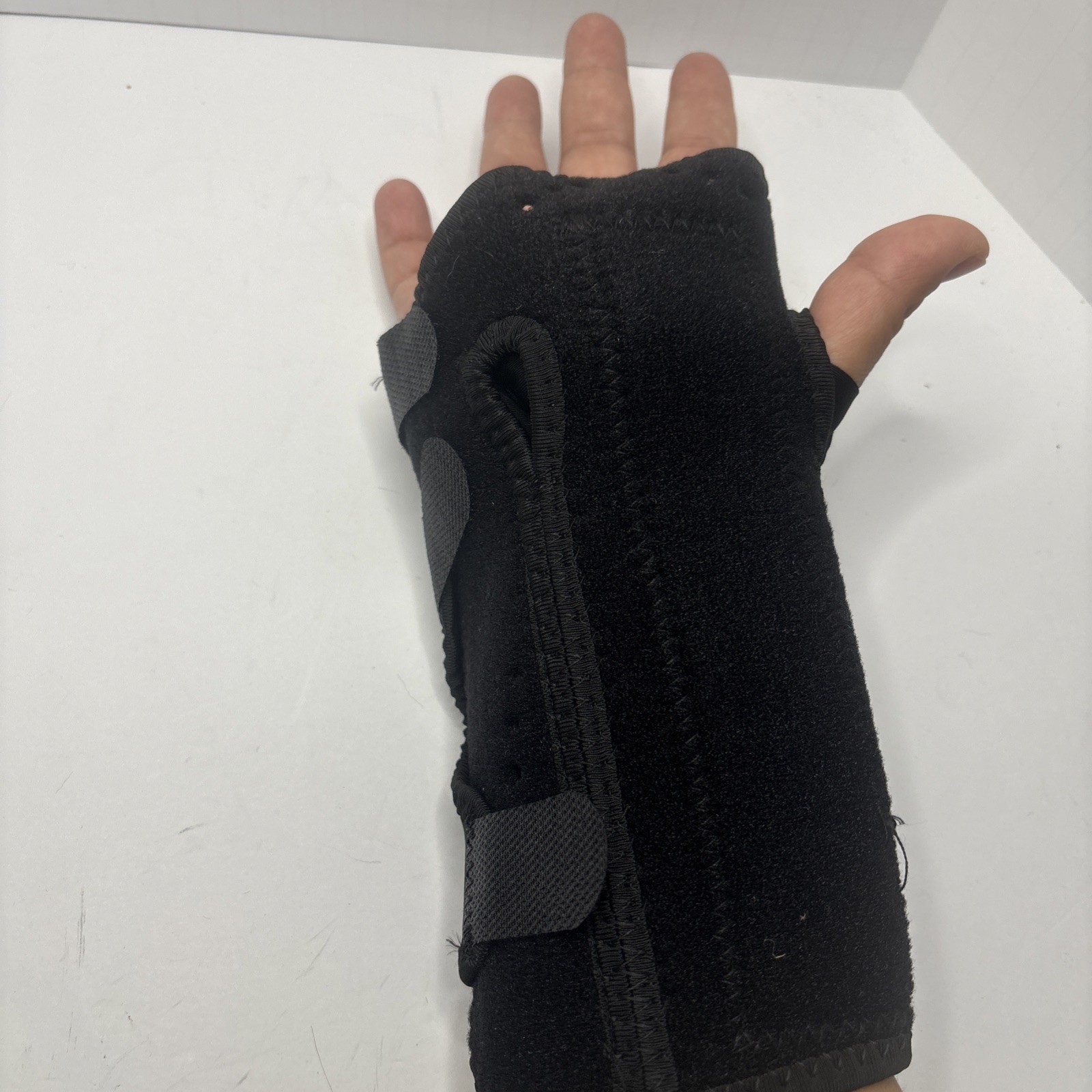 Psycilla Fits Both Hands, Splint For Wrist, Comfortable Palm Placement. ￼