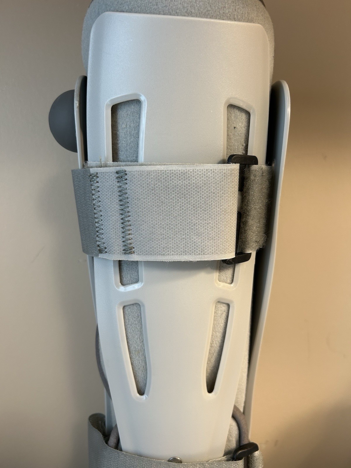 BREG Walker Genesis 3 Strap Tall Boot Orthopedic Walker Boot Size Medium Gray