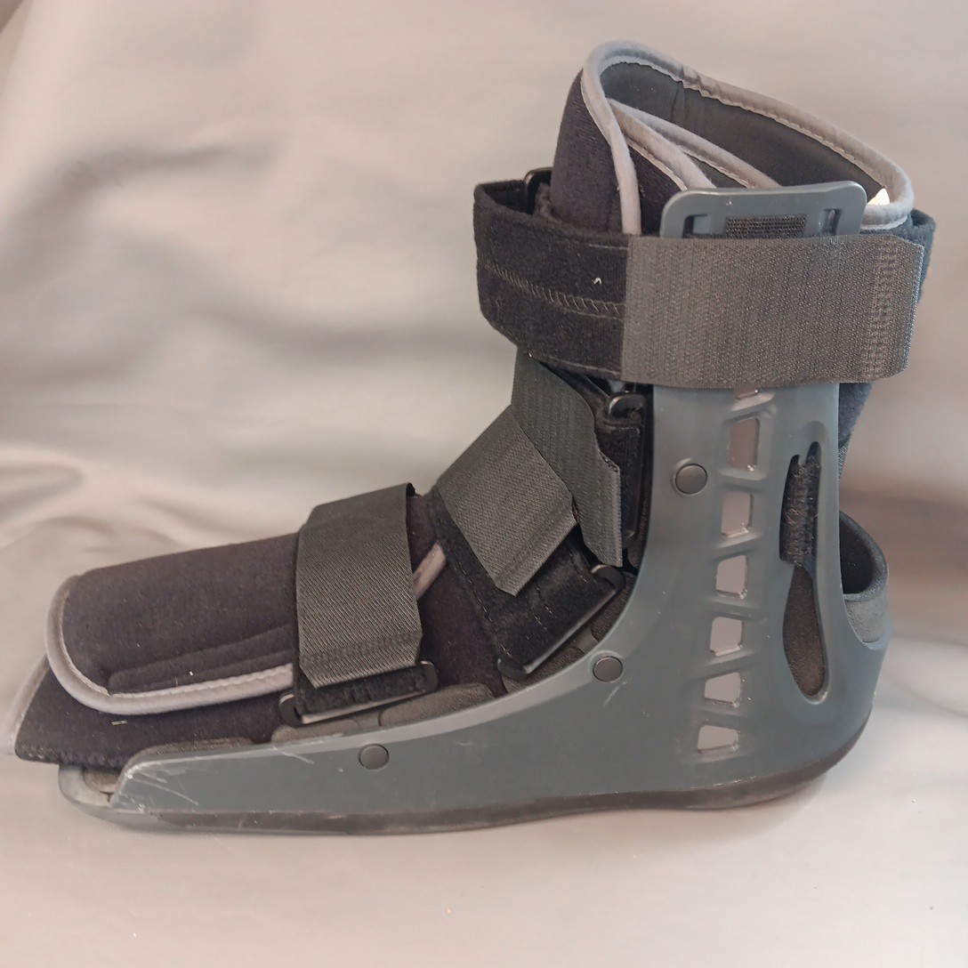 DonJoy Maxtrack II. Ankle Walker Brace Walking Boot XL (EXTRA LARGE)