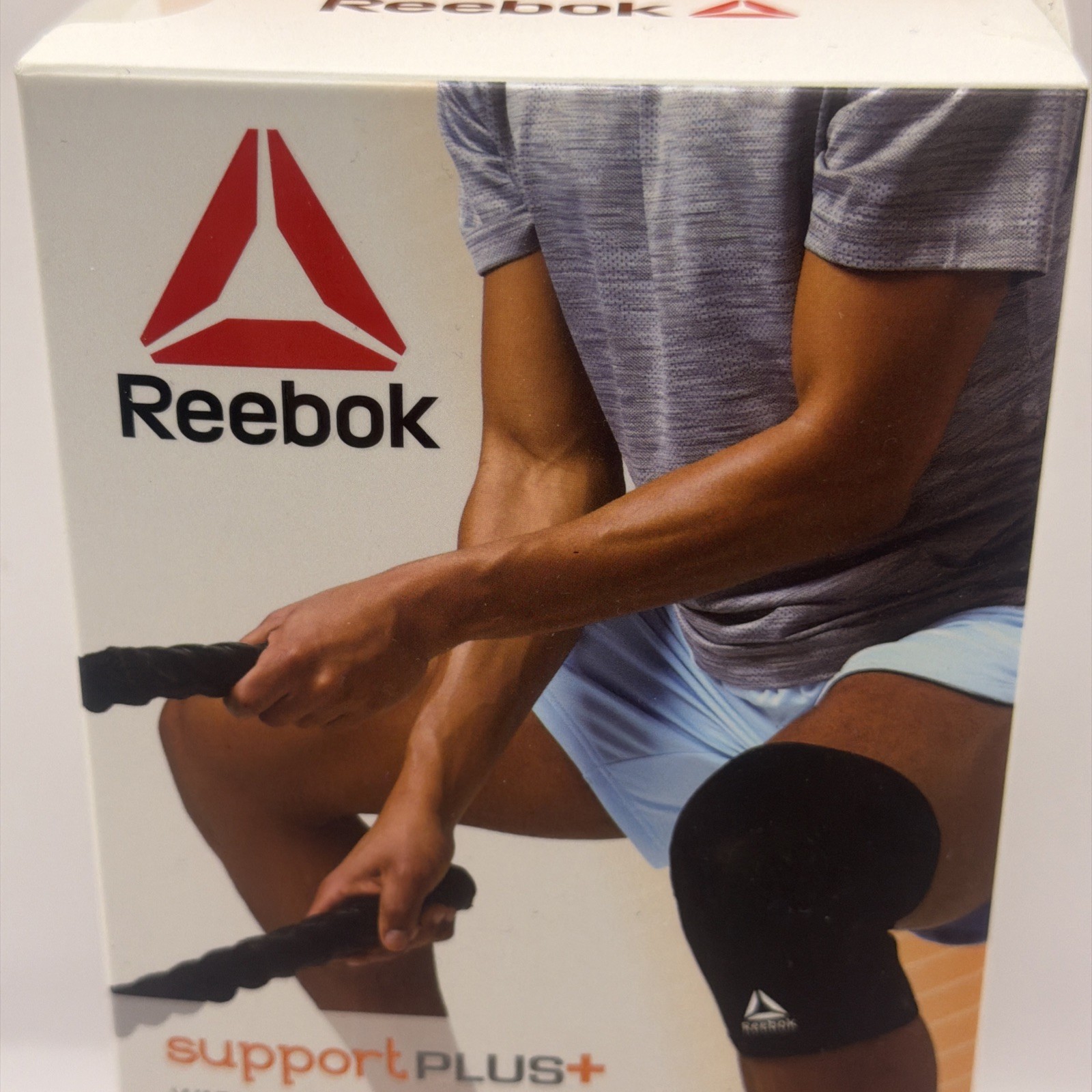 Reebok Neoprene Knee Sleeve. Size S/M Premium support, comfort-fit fabric