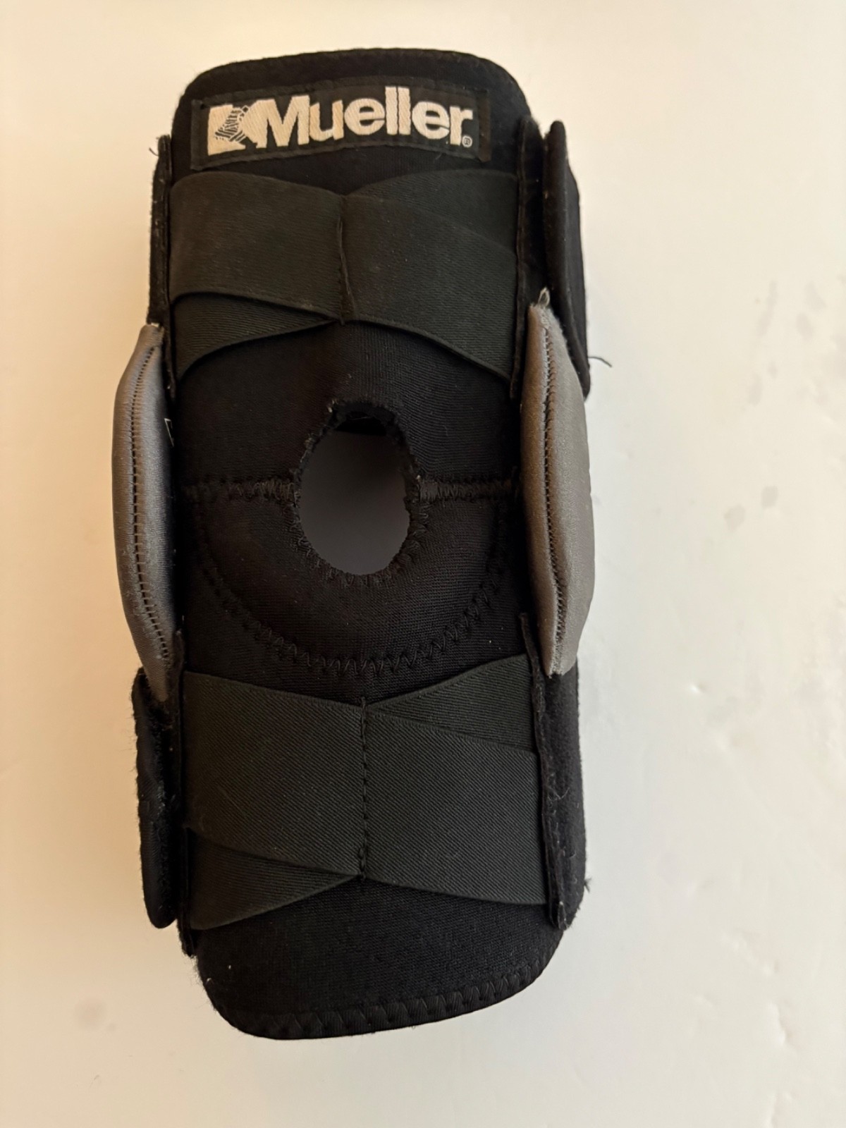 Mueller Sport Open Patella Hinged Wraparound Knee Brace Left or Right – L/XL