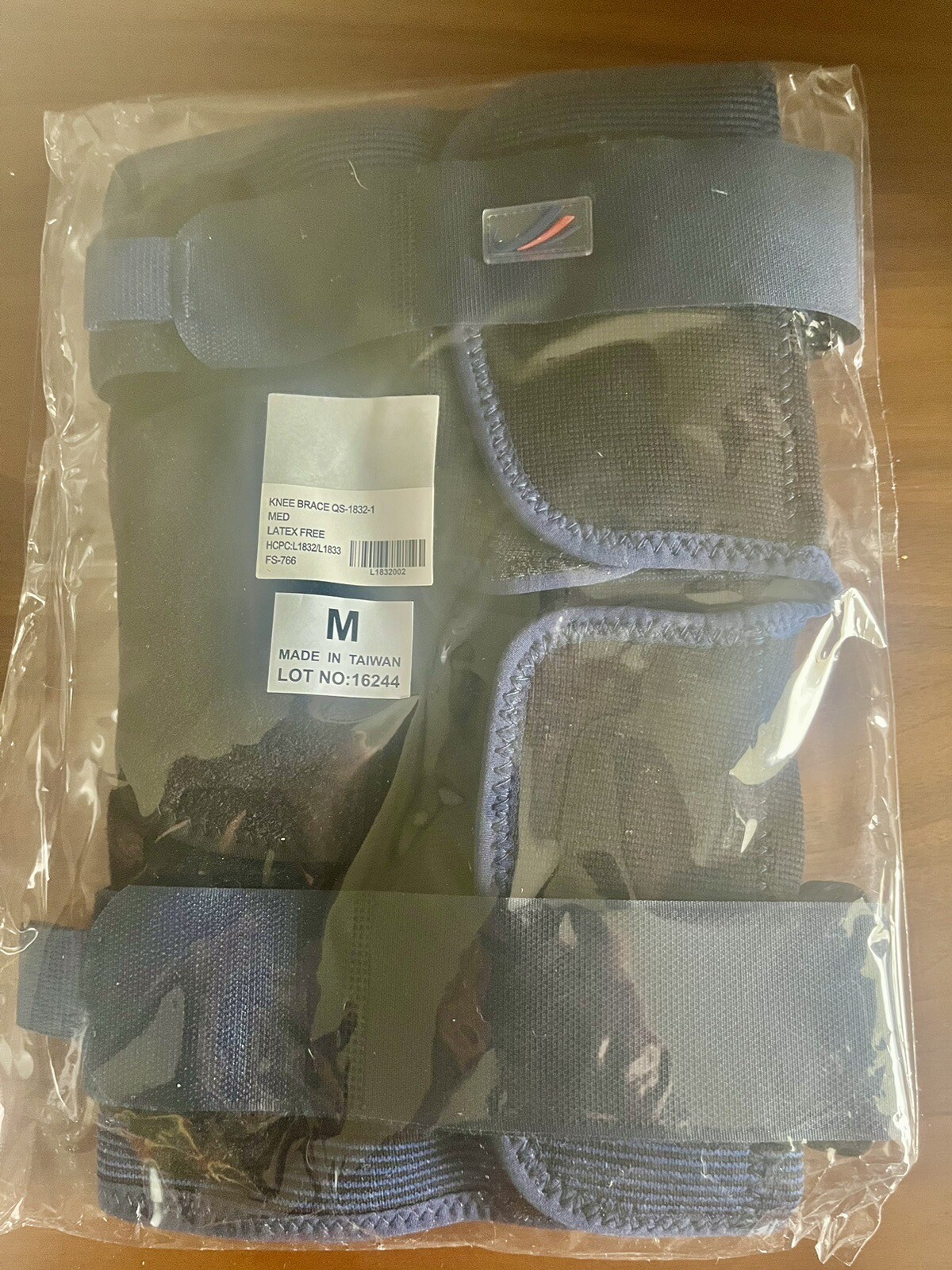 American Medical Products Quicksilver Knee Brace Size Medium Brand New