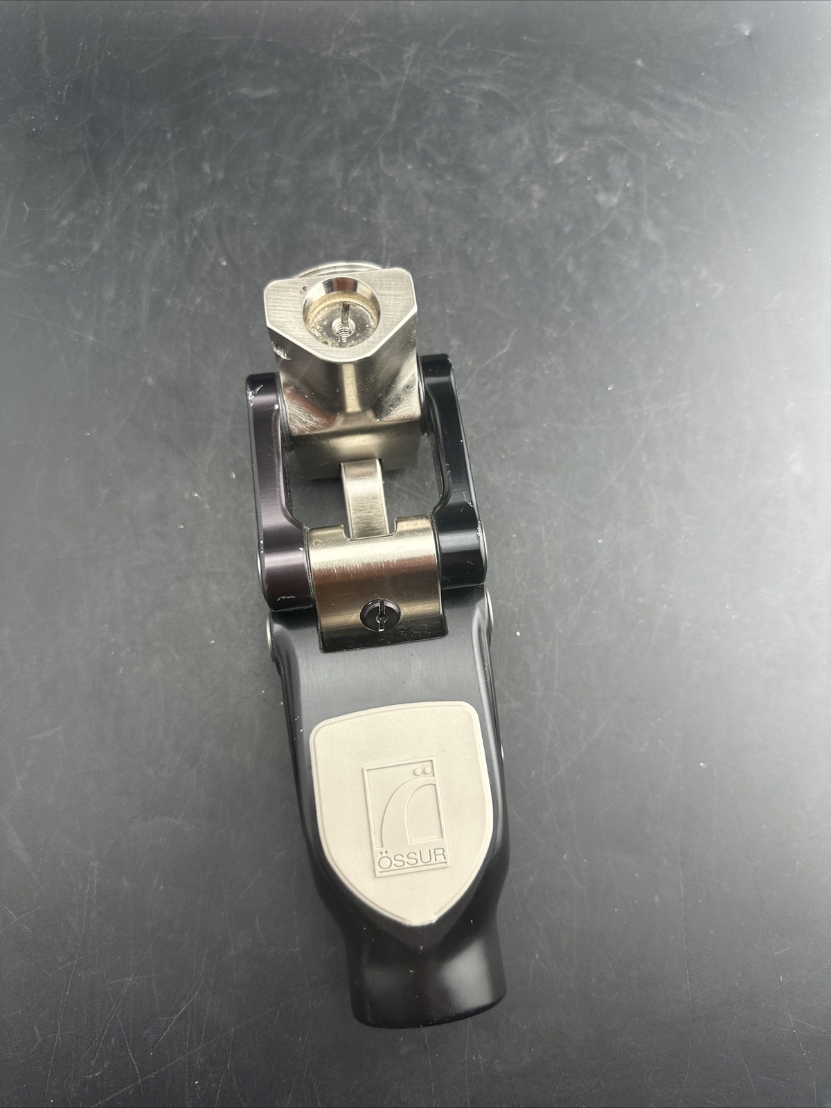 Ossur 1900 Prosthetic Knee. T O T A L knee 1900. Ossur Prosthetic Knee