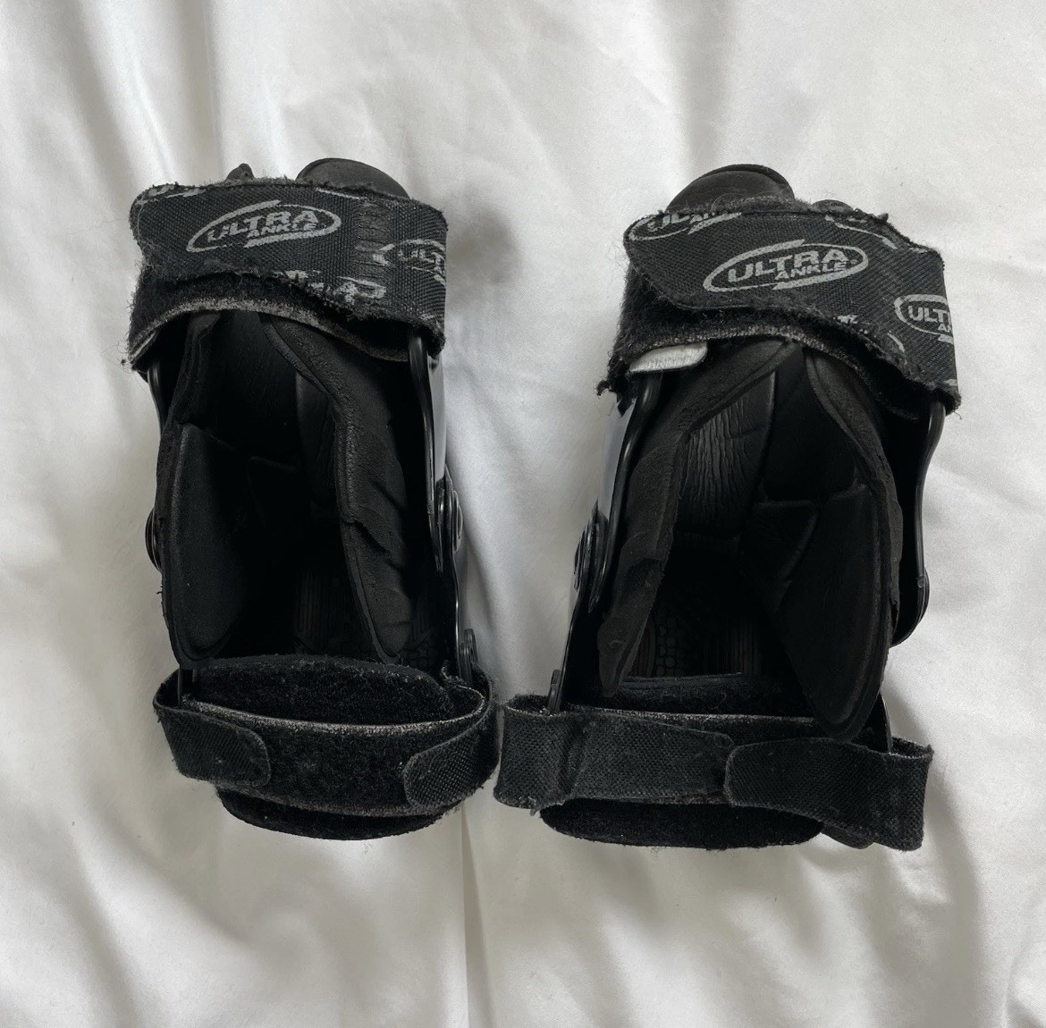 Ultra Zoom Ankle 2 Brace Shoe Wear Sports Leg Injury Prevention S/M Black – Used