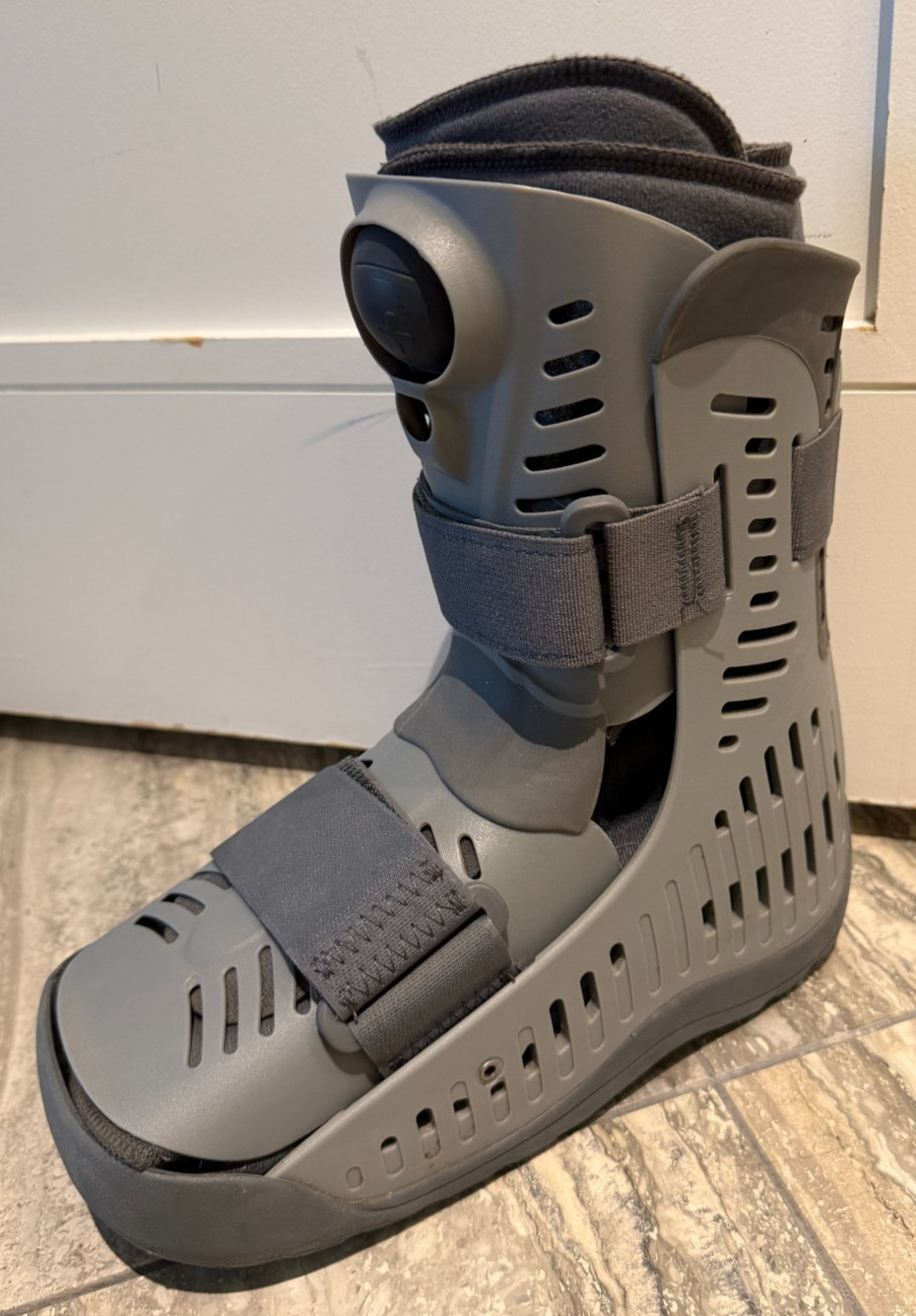 OSSUR REBOUND AIR WALKER LOW TOP BOOTS W/AIR COMPRESSION-MEDIUM-GOOD CONDITION