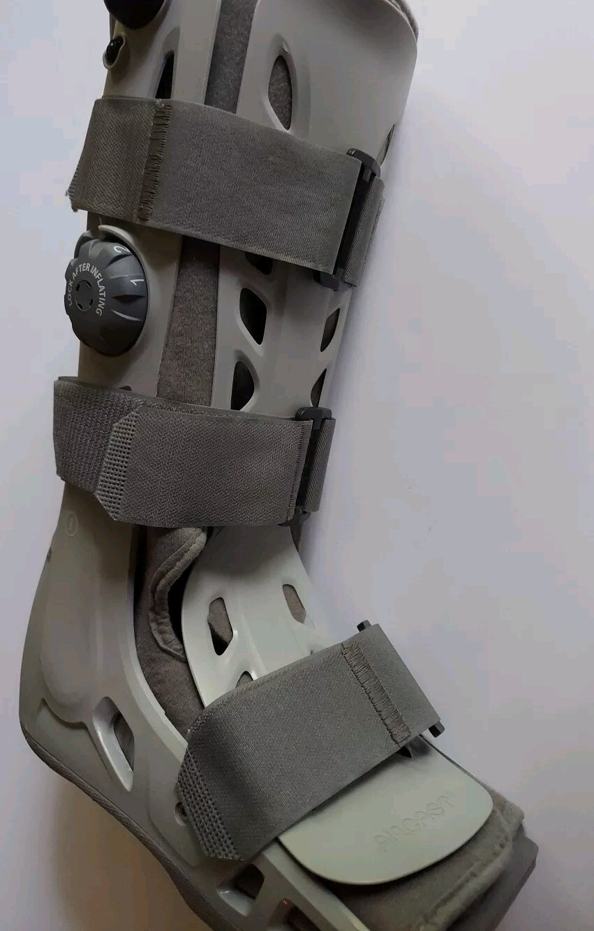 Aircast AirSelect Walking Boot – Soft Strike Sole Size Medium
