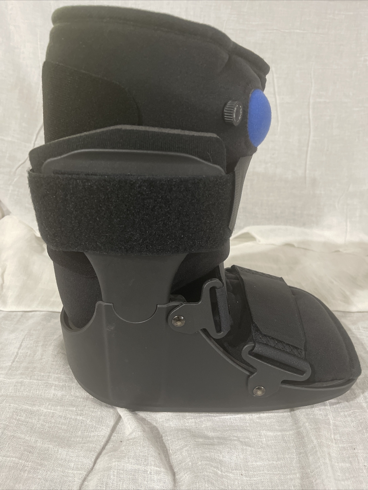 United Ortho Short Air Cam Walker Fracture Boot, Black Small