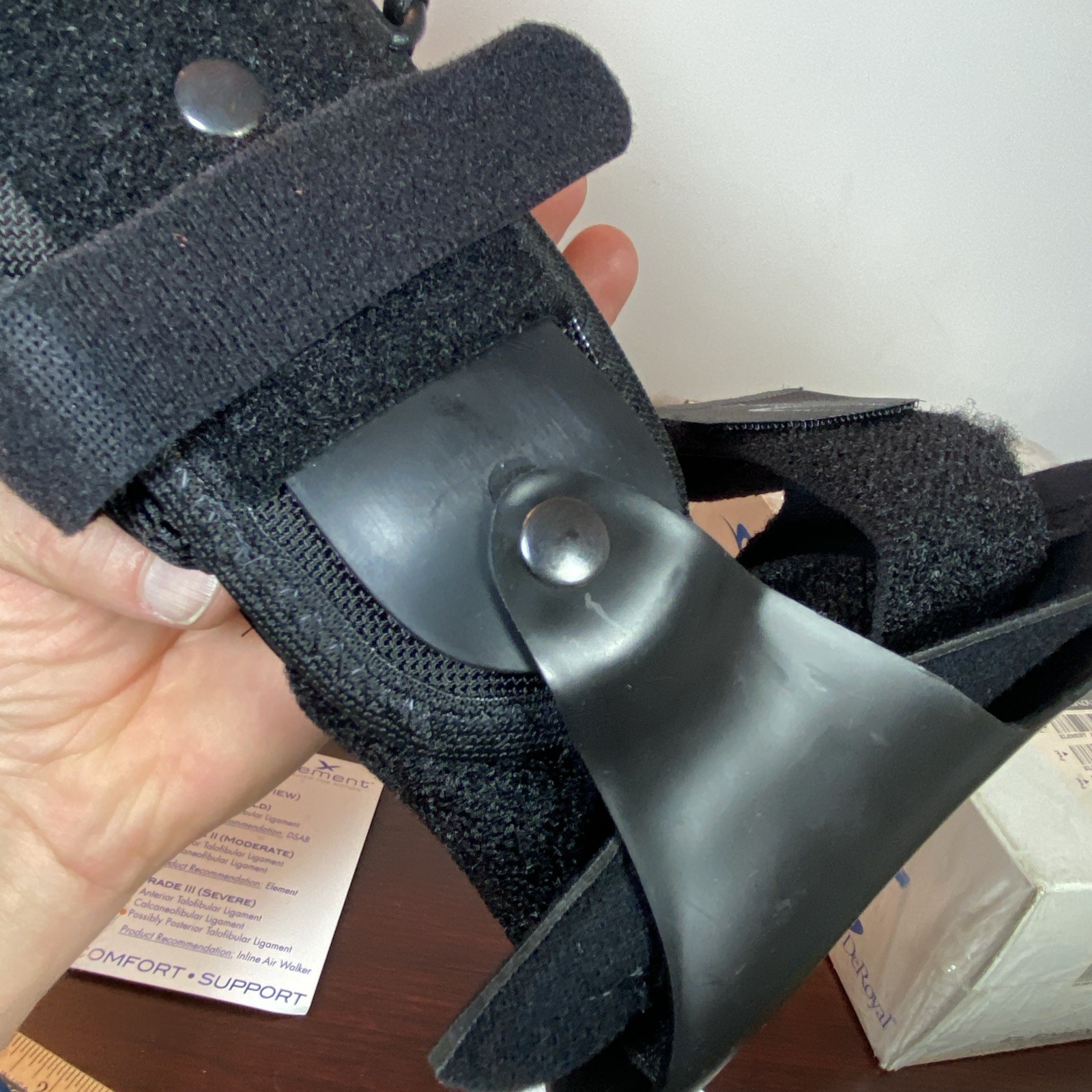 (NEW) MEDIUM RIGHT Foot DeRoyal Element Ankle Brace ELEMENT BRACING FOR MOTION