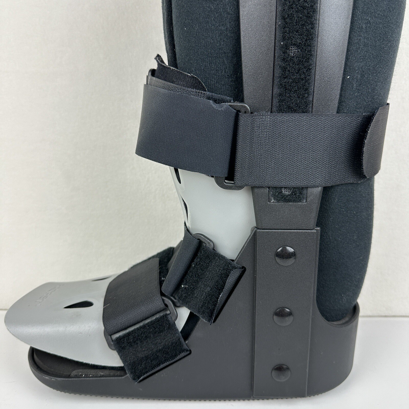 Medium DeRoyal Orthopedic Walking Brace Boot Foot Ankle Leg Tracker EX Walker