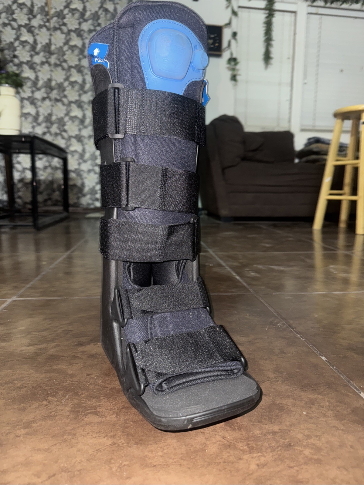 Ovation Medical Gen2 Walking Boot, Pneumatic Pump, Short, Size Small w/ Sandal
