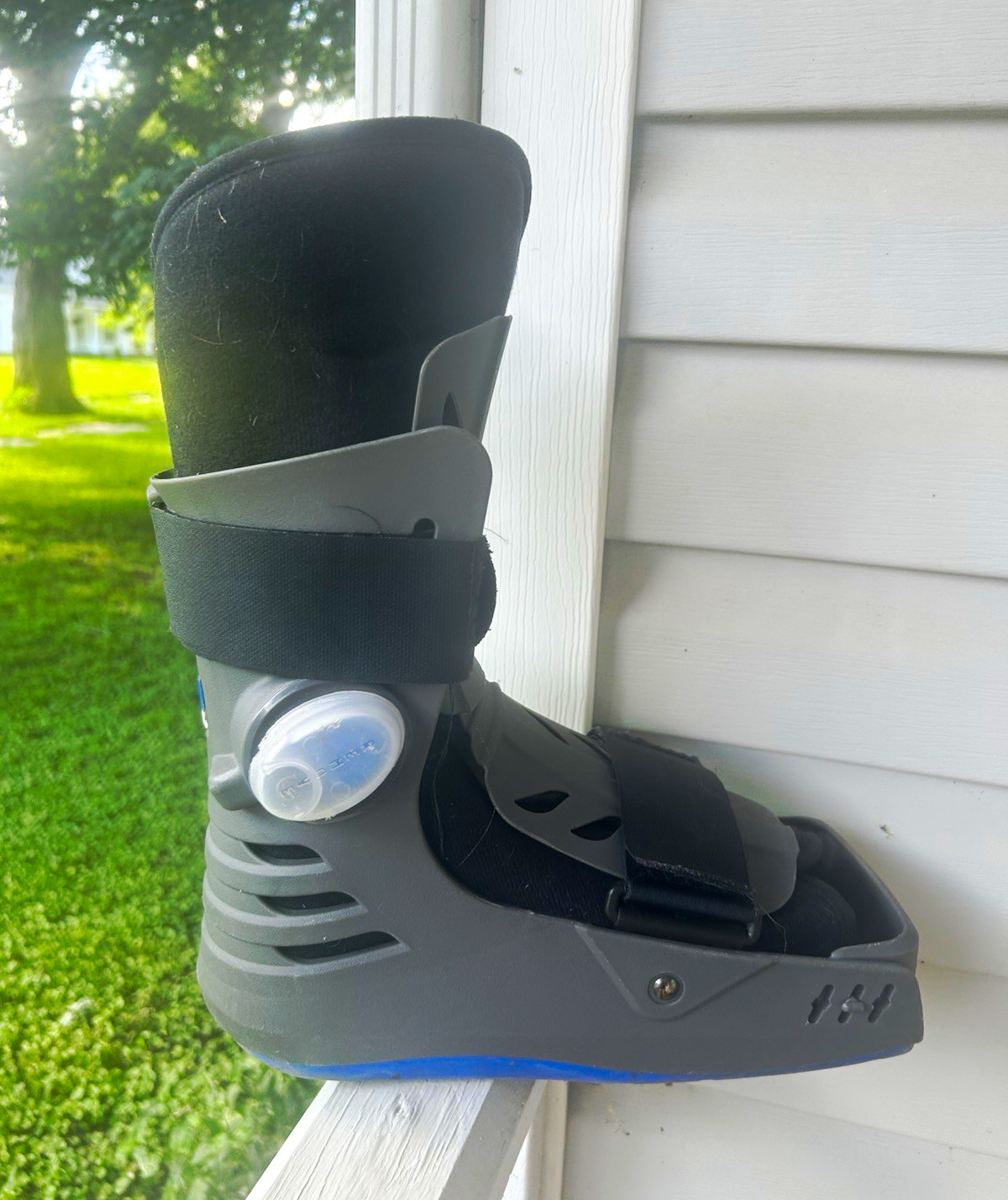 Adjustable Walking Boot Ankle Foot Brace Immobilizer w/ Air Pump Gray/Black/Blue