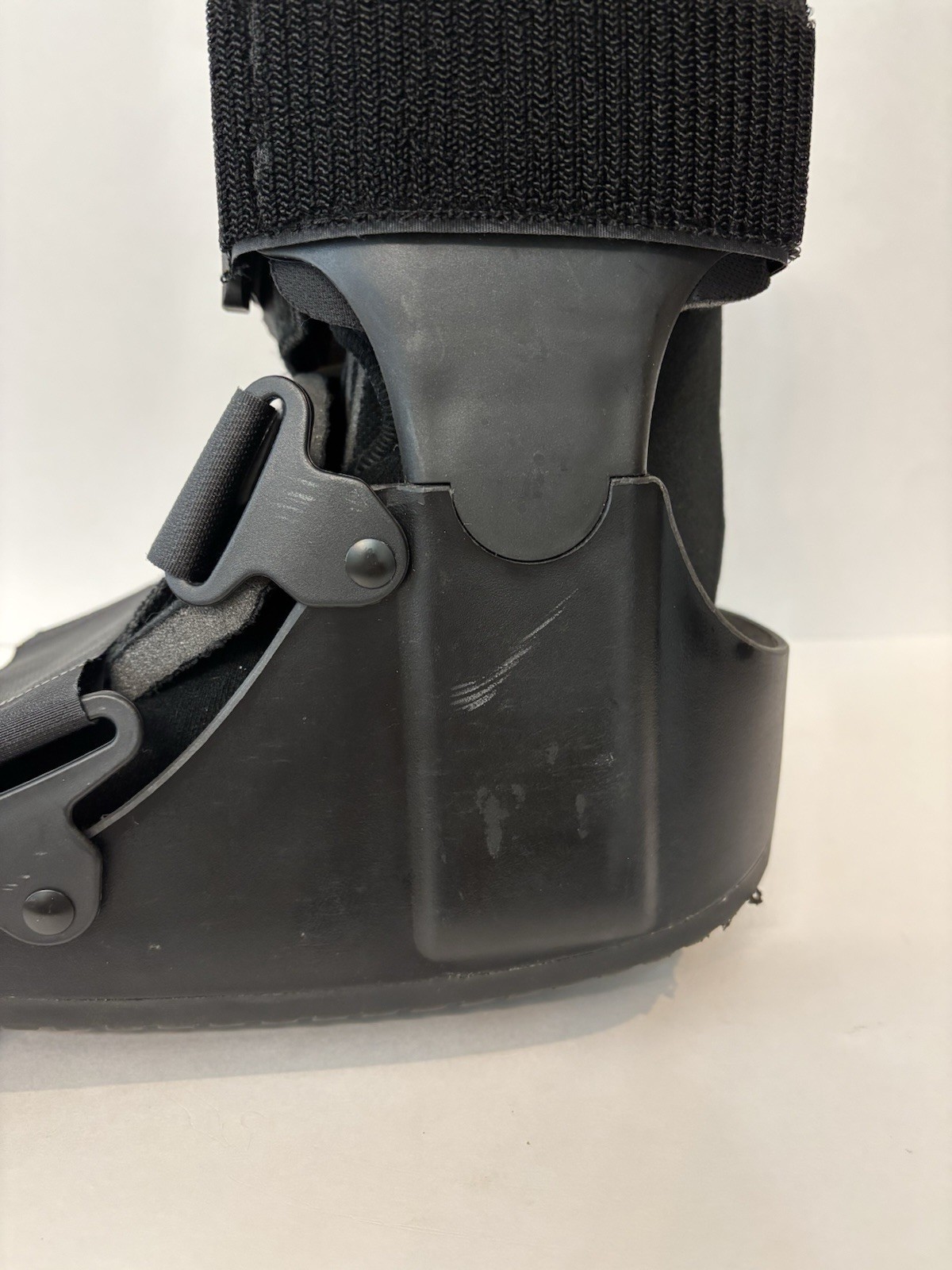 United Ortho Short Cam Walker Fracture Boot, Small, Black