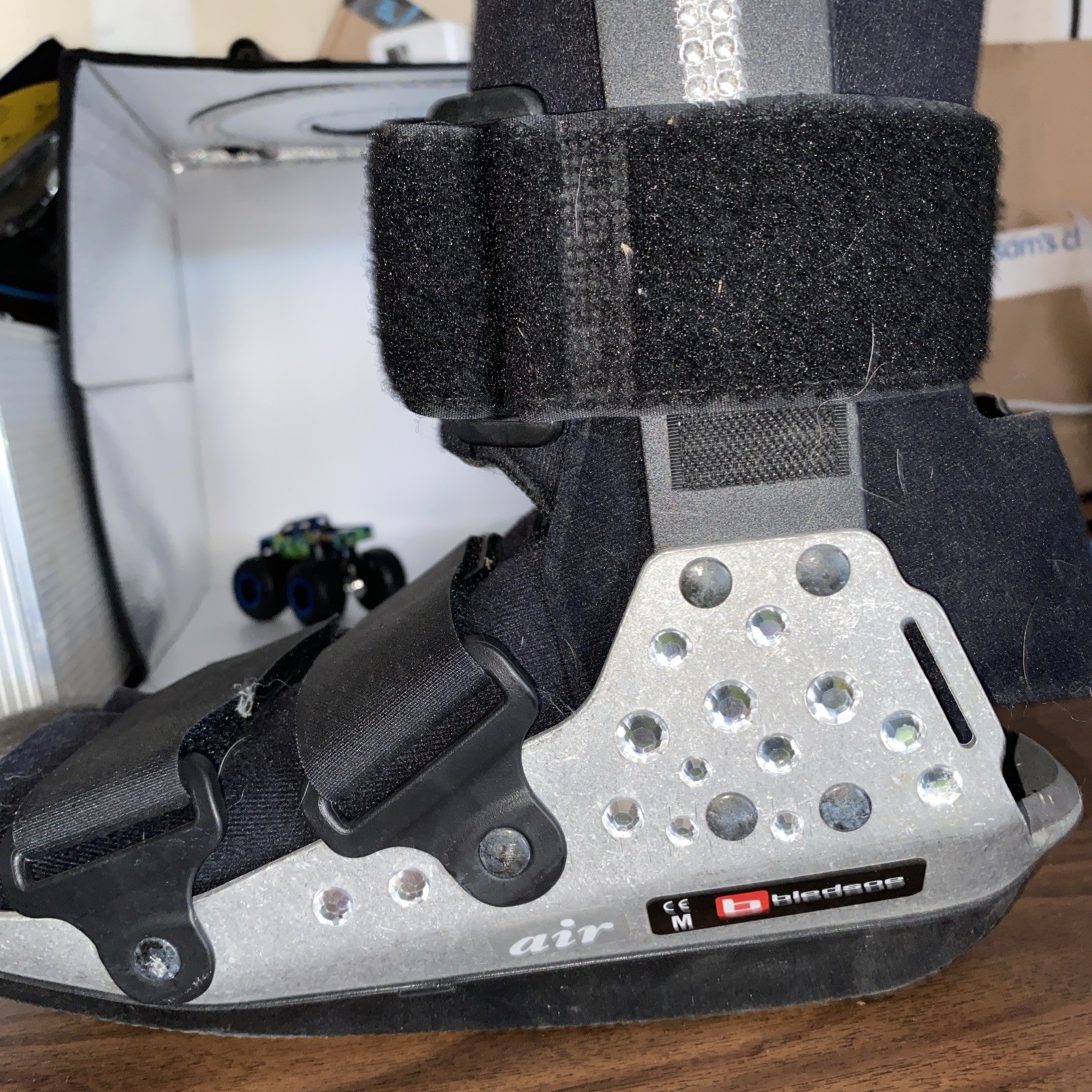 Bledsoe Walking Boot With Air, Mid Calf, Size M – EUC – Bedazzled Rhinestone!