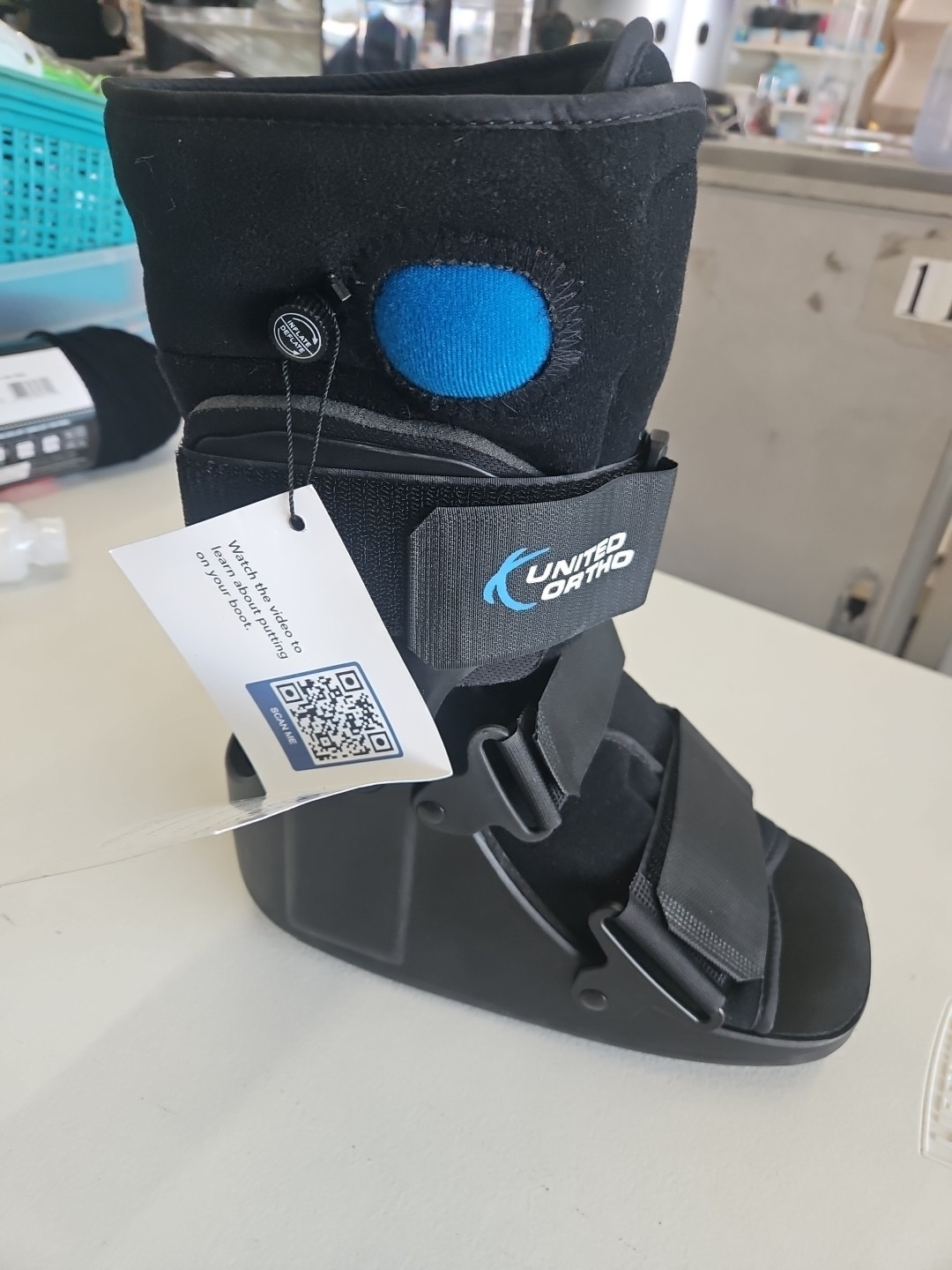 United Ortho Short Air Cam Walker Fracture Boot Small Black Size Medium