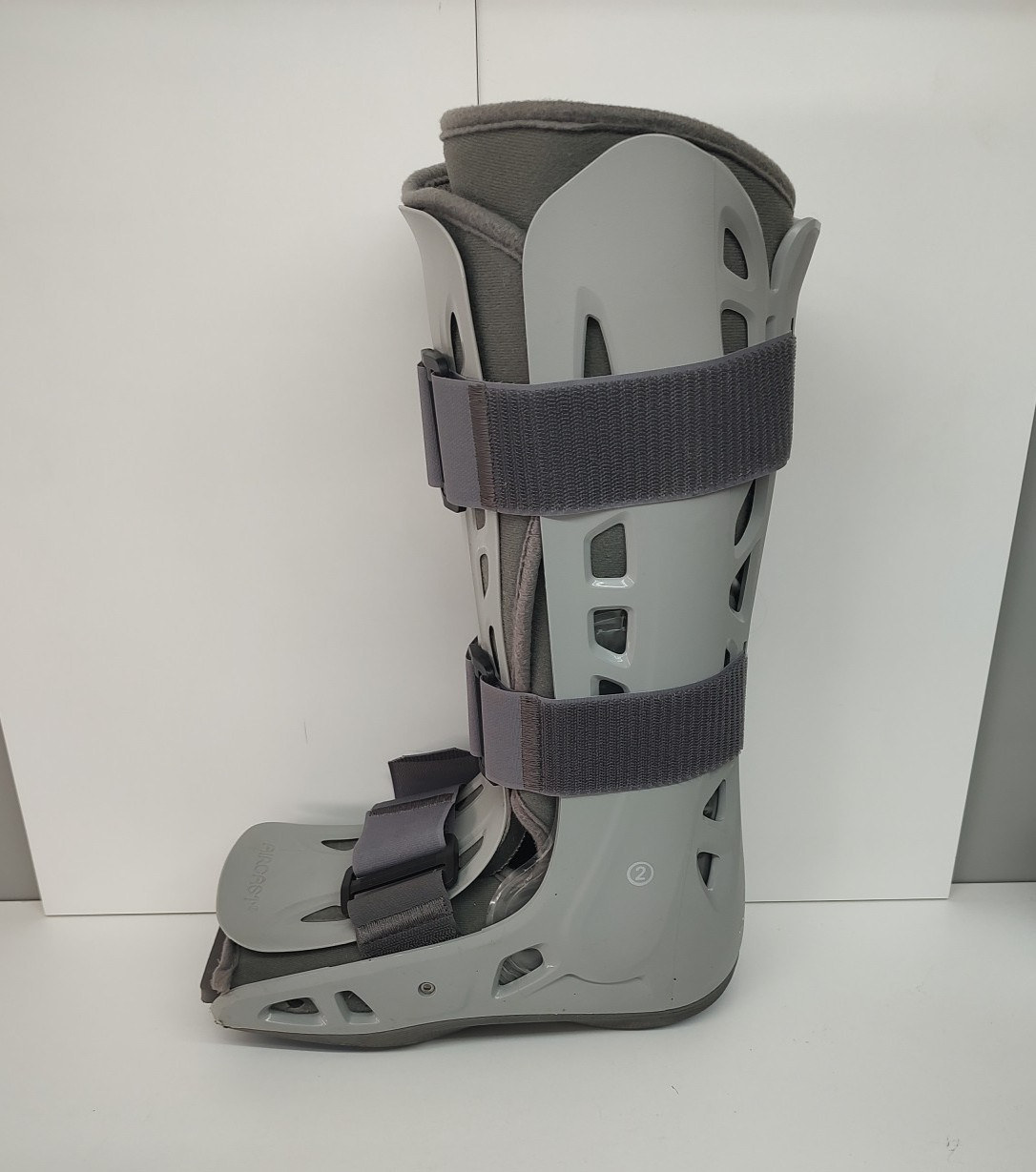 AirCast Soft Strike Walking Pneumatic Pump Boot Walking Cast Size M
